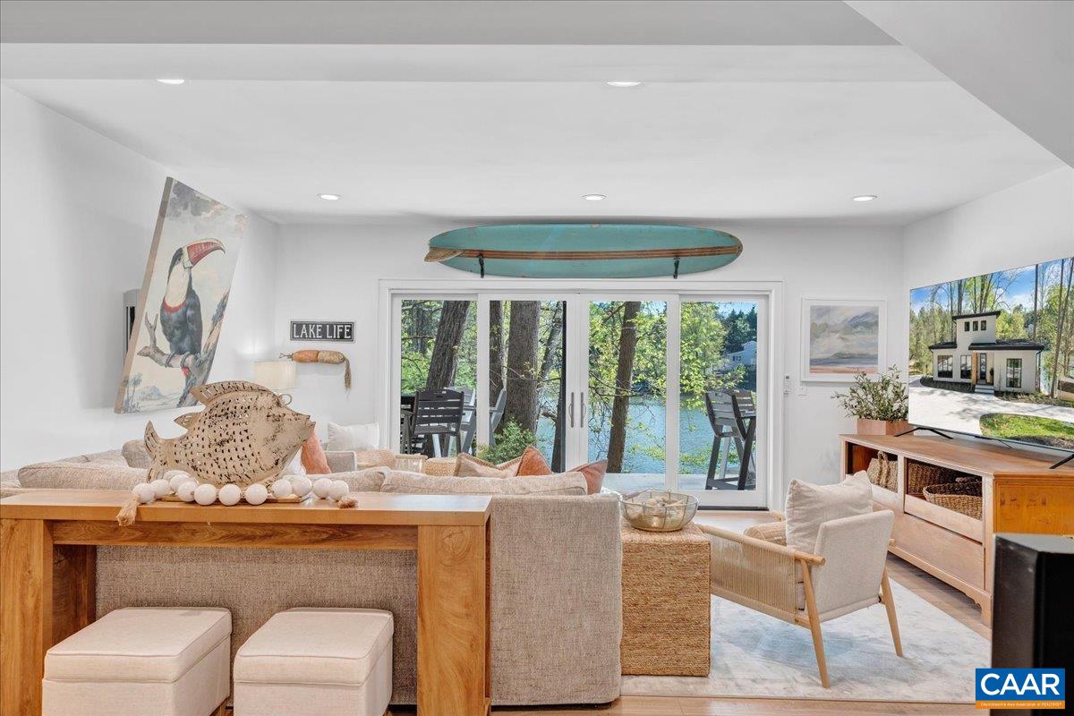 16358 MONETA RD, MONETA, Virginia 24121, 5 Bedrooms Bedrooms, ,3 BathroomsBathrooms,Residential,16358 MONETA RD,676131 MLS # 676131