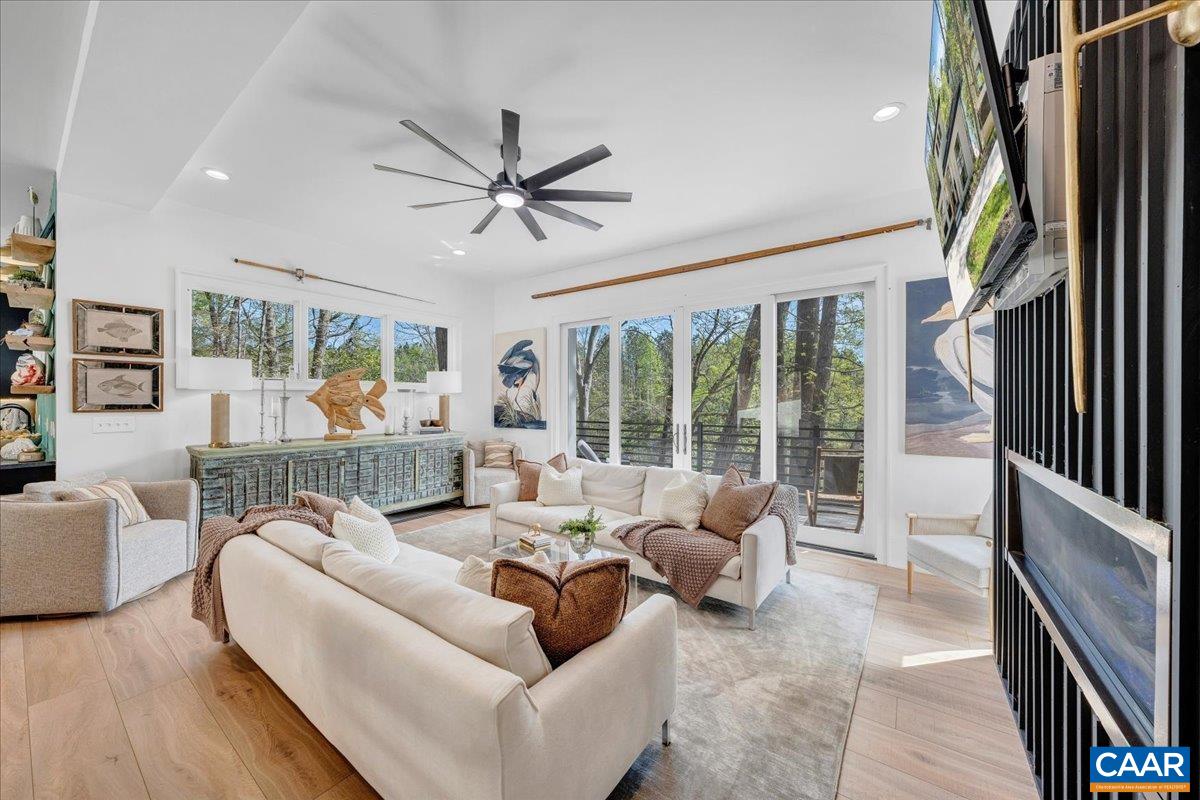 16358 MONETA RD, MONETA, Virginia 24121, 5 Bedrooms Bedrooms, ,3 BathroomsBathrooms,Residential,16358 MONETA RD,676131 MLS # 676131