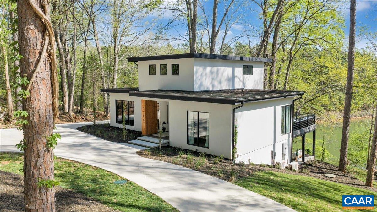 16358 MONETA RD, MONETA, Virginia 24121, 5 Bedrooms Bedrooms, ,3 BathroomsBathrooms,Residential,16358 MONETA RD,676131 MLS # 676131