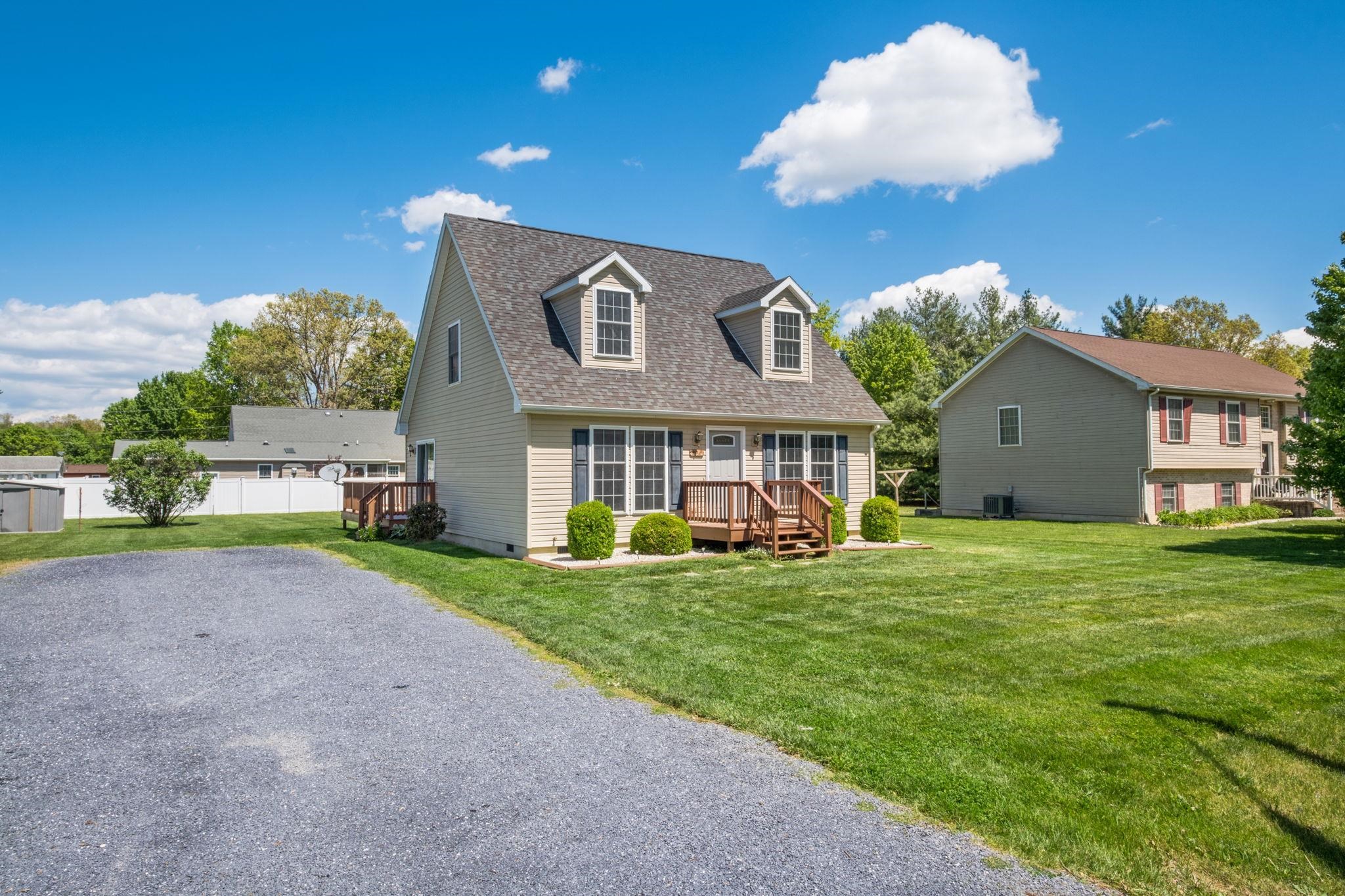 302 16TH ST, GROTTOES, Virginia 24441, 4 Bedrooms Bedrooms, ,2 BathroomsBathrooms,Residential,302 16TH ST,676136 MLS # 676136