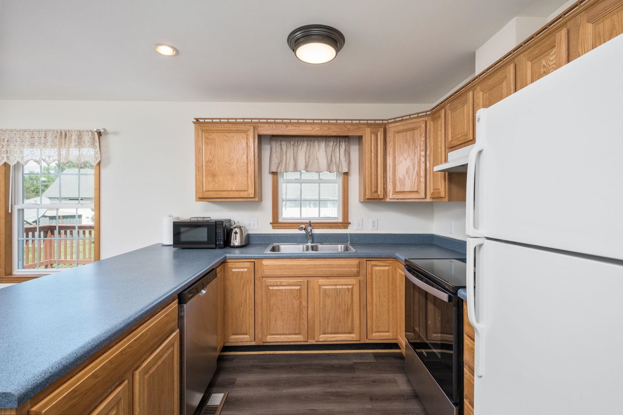 302 16TH ST, GROTTOES, Virginia 24441, 4 Bedrooms Bedrooms, ,2 BathroomsBathrooms,Residential,302 16TH ST,676136 MLS # 676136