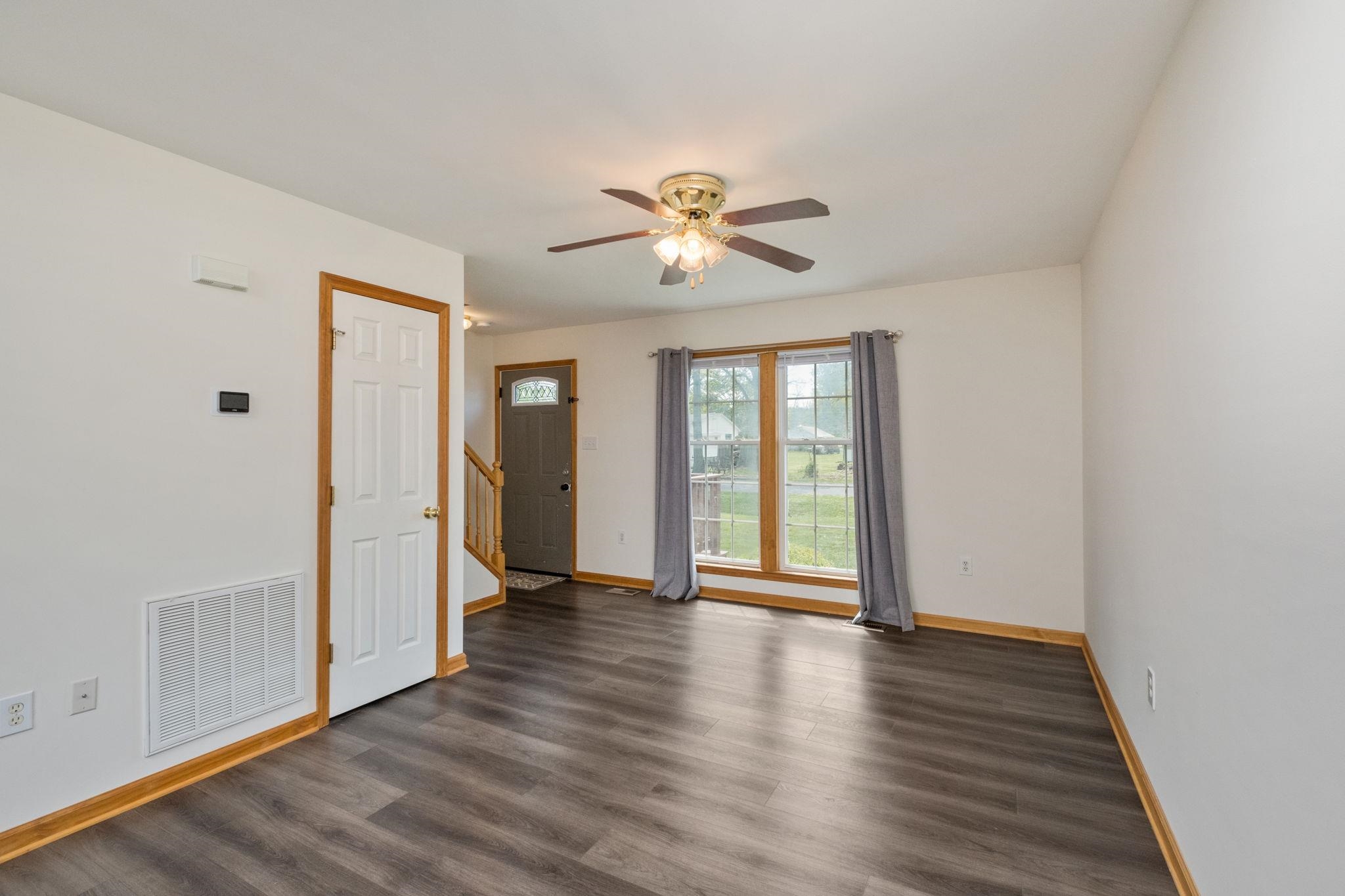 302 16TH ST, GROTTOES, Virginia 24441, 4 Bedrooms Bedrooms, ,2 BathroomsBathrooms,Residential,302 16TH ST,676136 MLS # 676136