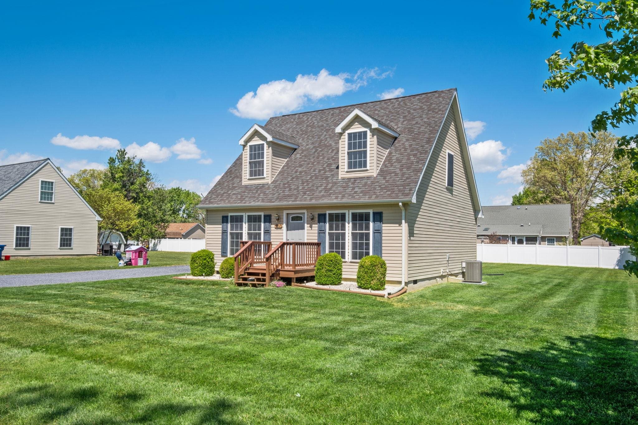 302 16TH ST, GROTTOES, Virginia 24441, 4 Bedrooms Bedrooms, ,2 BathroomsBathrooms,Residential,302 16TH ST,676136 MLS # 676136