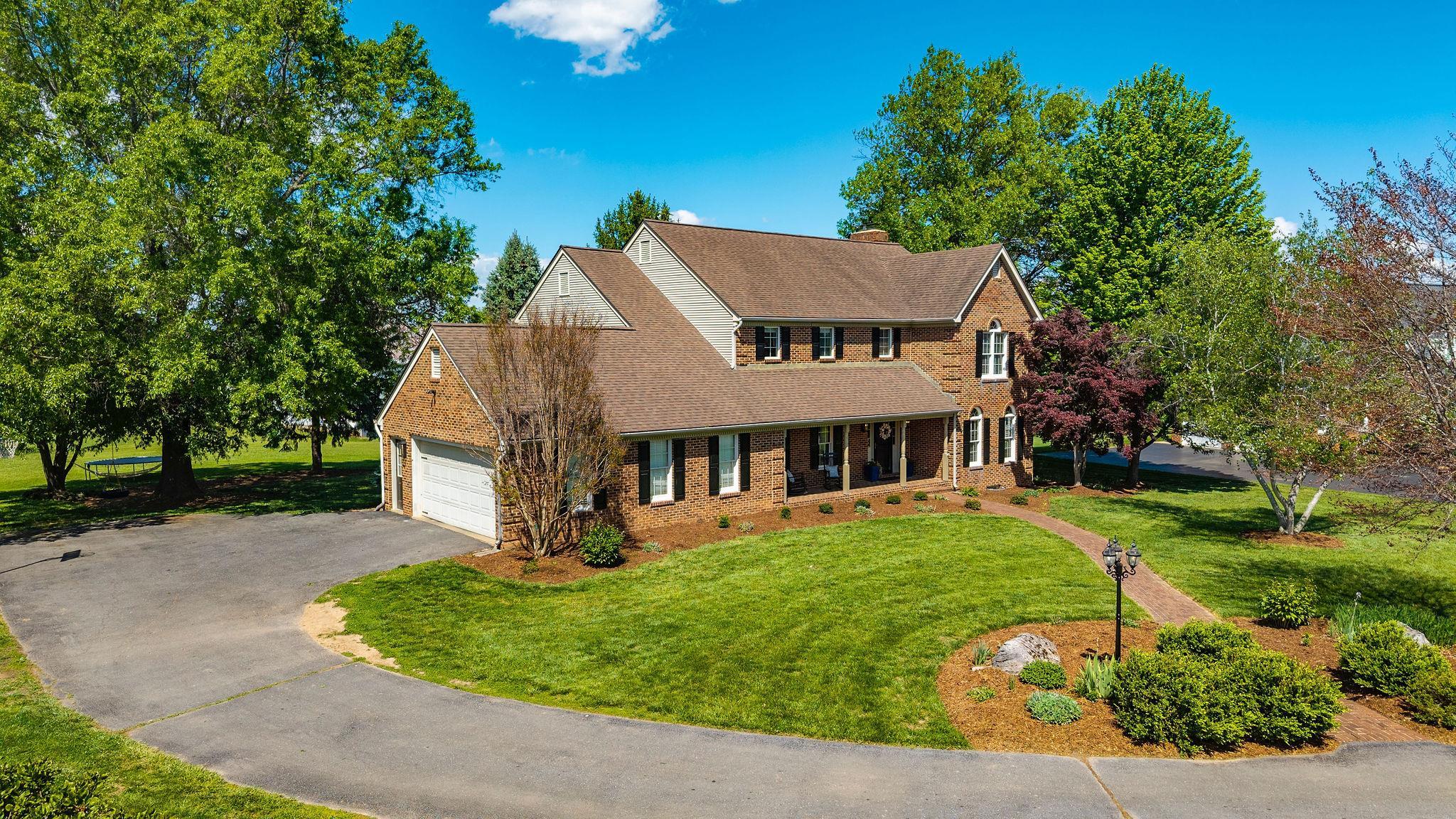 39 WELLINGTON PL, WAYNESBORO, Virginia 22980, 4 Bedrooms Bedrooms, ,3 BathroomsBathrooms,Residential,39 WELLINGTON PL,676142 MLS # 676142