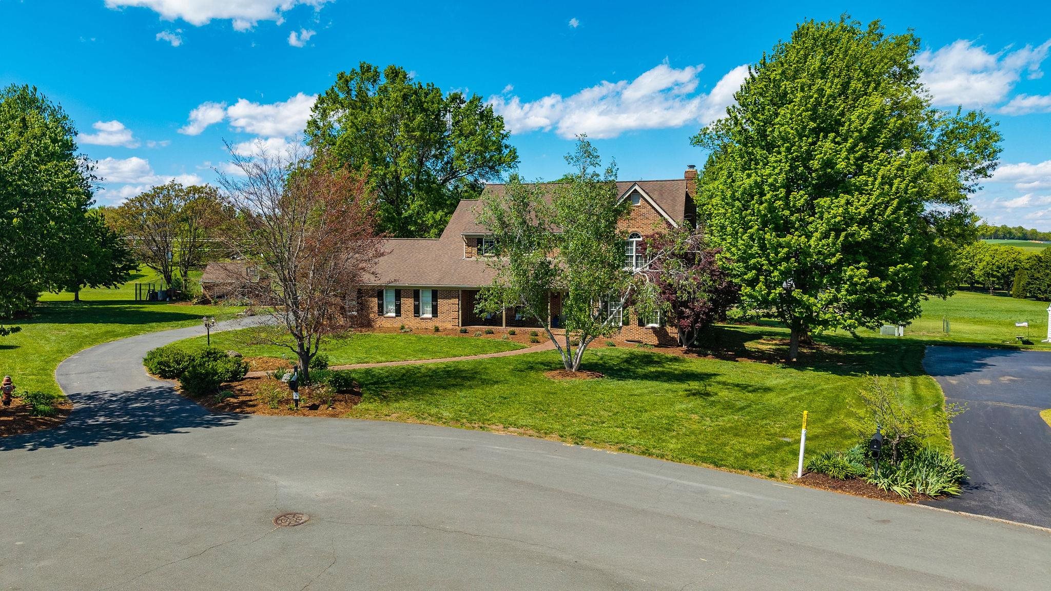 39 WELLINGTON PL, WAYNESBORO, Virginia 22980, 4 Bedrooms Bedrooms, ,3 BathroomsBathrooms,Residential,39 WELLINGTON PL,676142 MLS # 676142