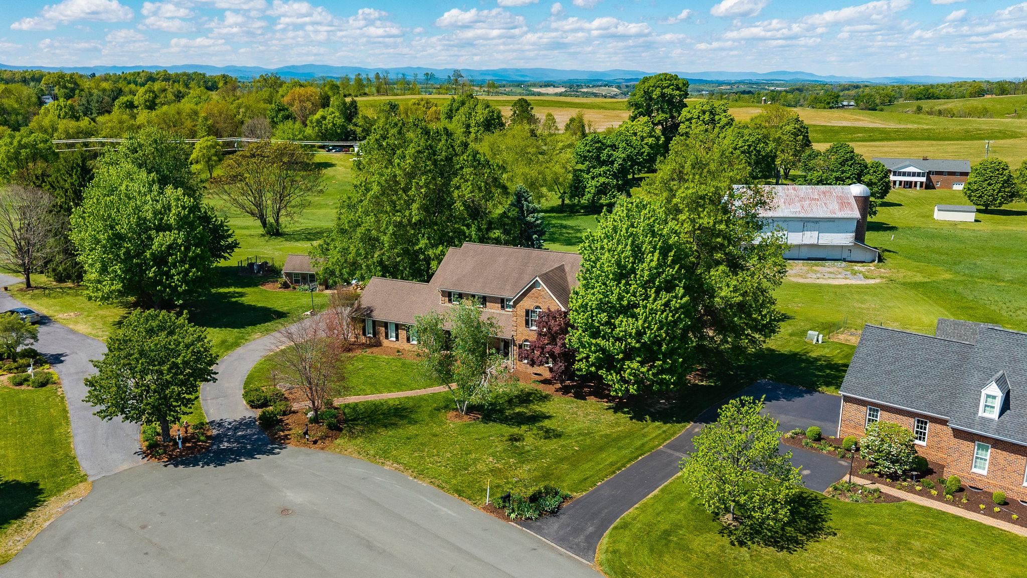 39 WELLINGTON PL, WAYNESBORO, Virginia 22980, 4 Bedrooms Bedrooms, ,3 BathroomsBathrooms,Residential,39 WELLINGTON PL,676142 MLS # 676142