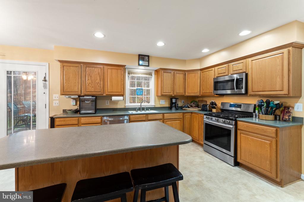 19388 MANOR DR, CULPEPER, Virginia 22701, 4 Bedrooms Bedrooms, ,3 BathroomsBathrooms,Residential,19388 MANOR DR,VACU2013222 MLS # VACU2013222