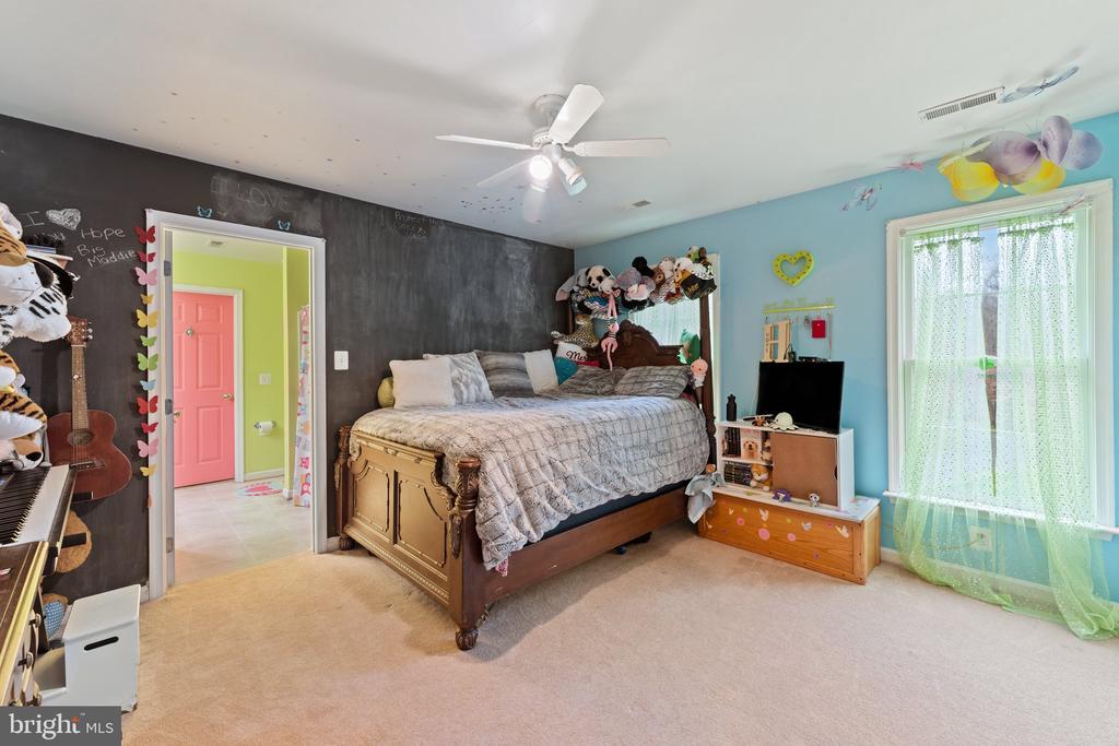 19388 MANOR DR, CULPEPER, Virginia 22701, 4 Bedrooms Bedrooms, ,3 BathroomsBathrooms,Residential,19388 MANOR DR,VACU2013222 MLS # VACU2013222