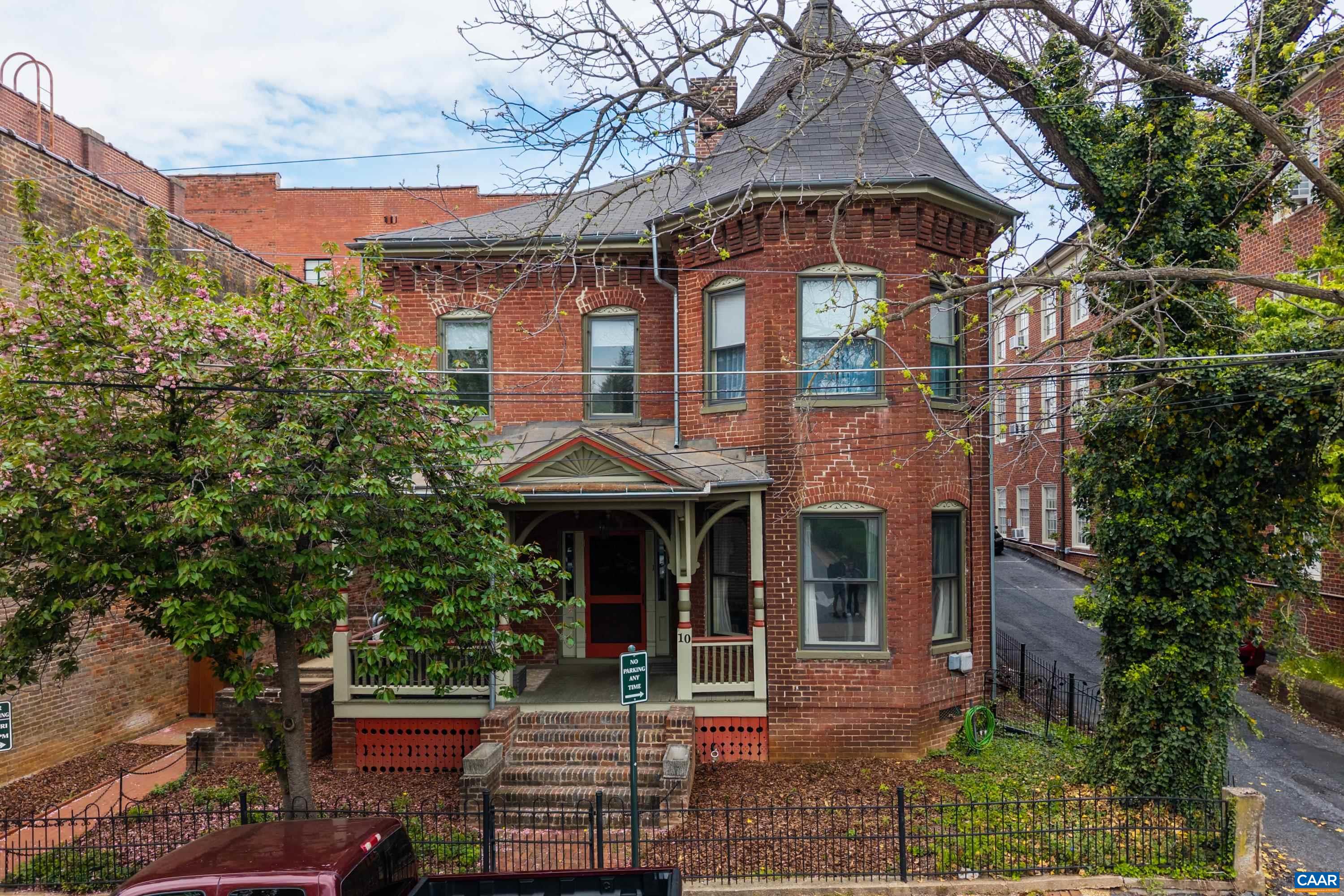 10 N MARKET ST, STAUNTON, Virginia 24401, ,Residential,10 N MARKET ST,676088 MLS # 676088