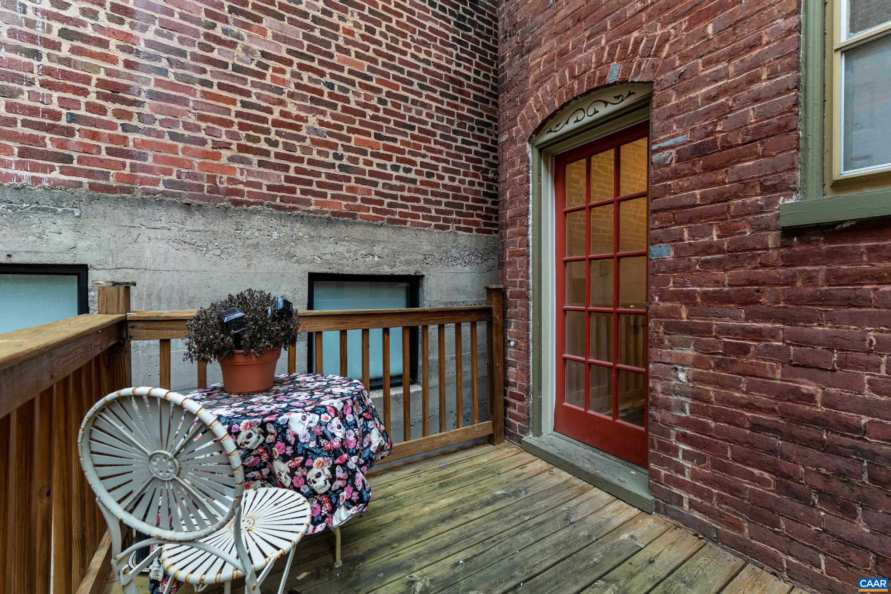 10 N MARKET ST, STAUNTON, Virginia 24401, ,Residential,10 N MARKET ST,676088 MLS # 676088