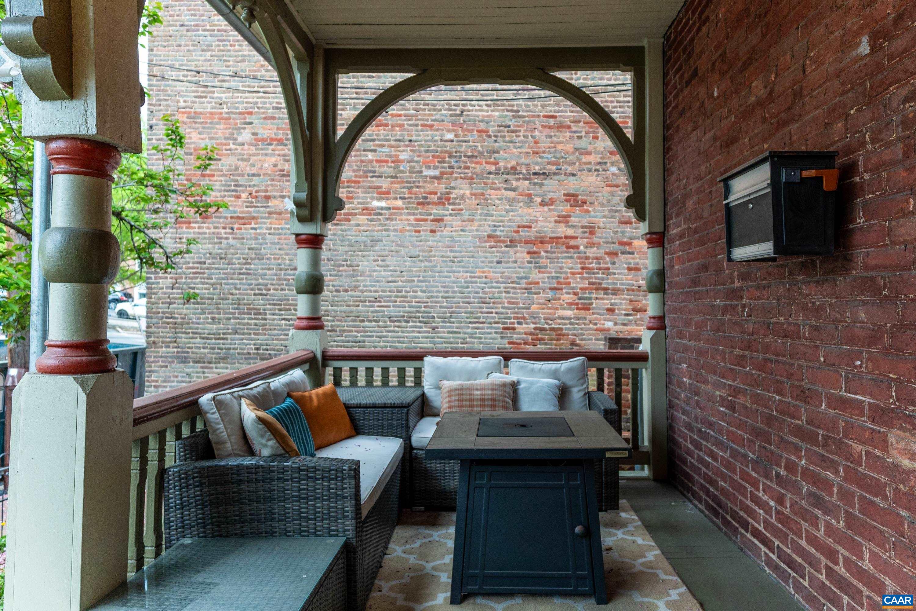 10 N MARKET ST, STAUNTON, Virginia 24401, ,Residential,10 N MARKET ST,676088 MLS # 676088