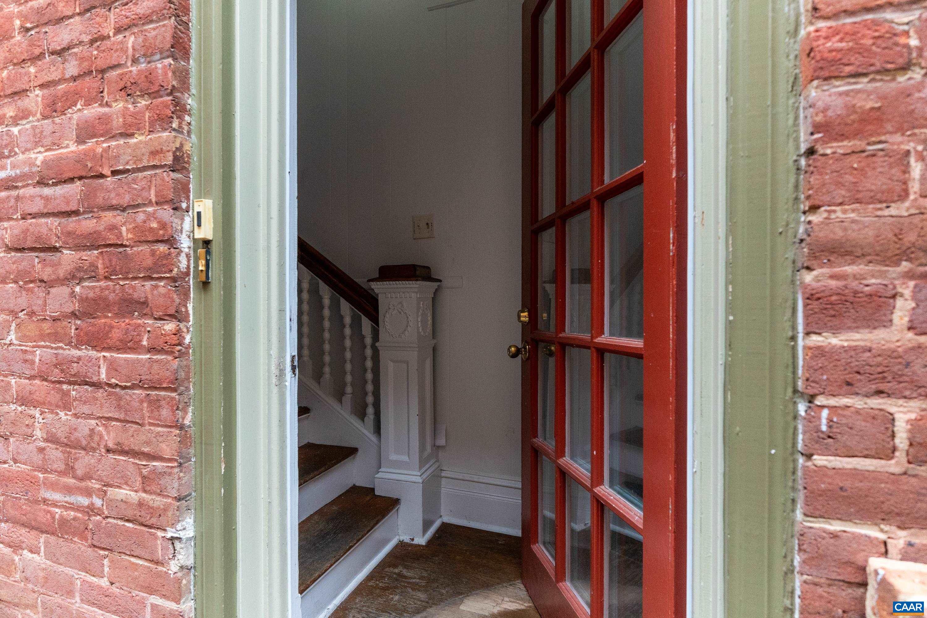 10 N MARKET ST, STAUNTON, Virginia 24401, ,Residential,10 N MARKET ST,676088 MLS # 676088