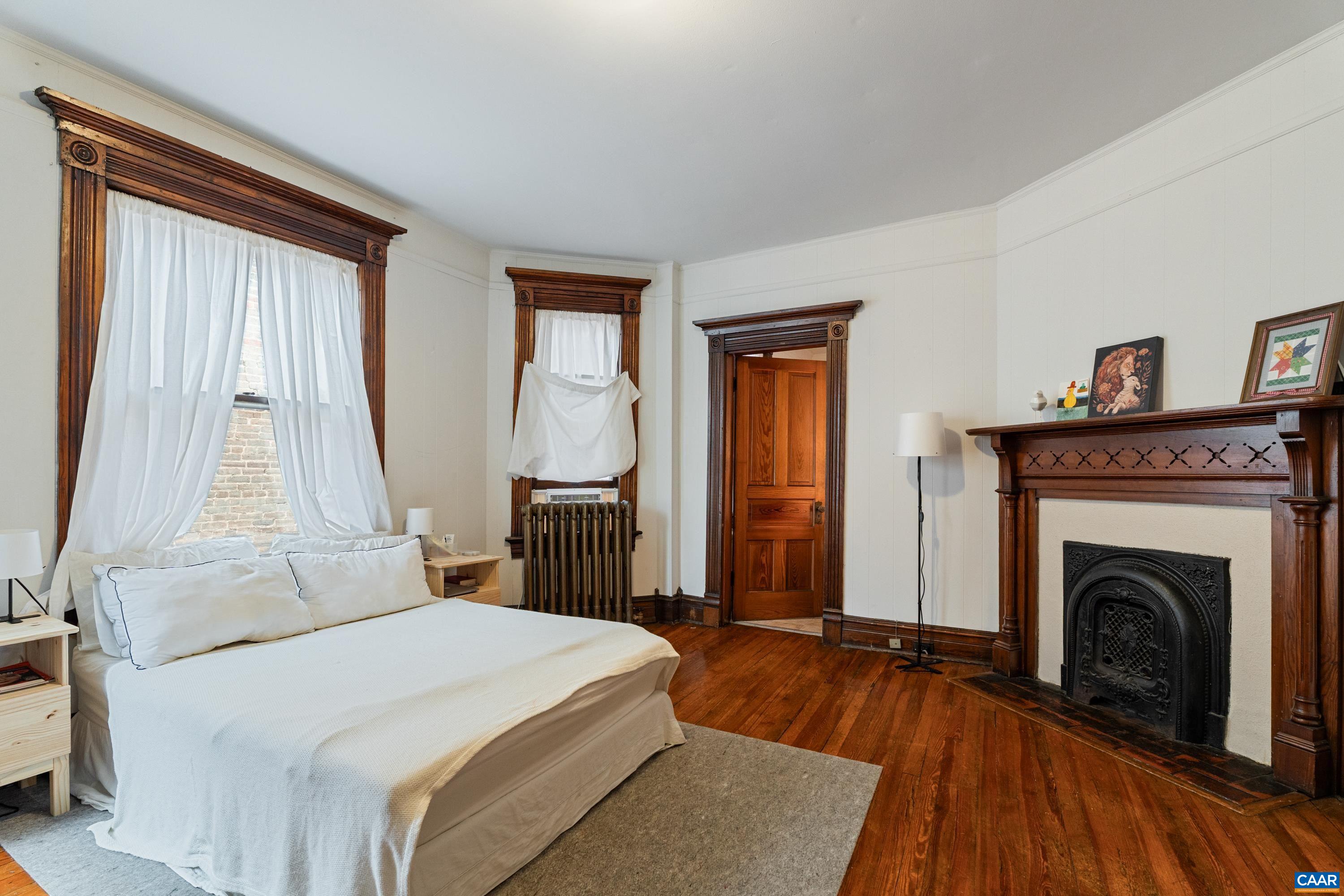 10 N MARKET ST, STAUNTON, Virginia 24401, ,Residential,10 N MARKET ST,676088 MLS # 676088