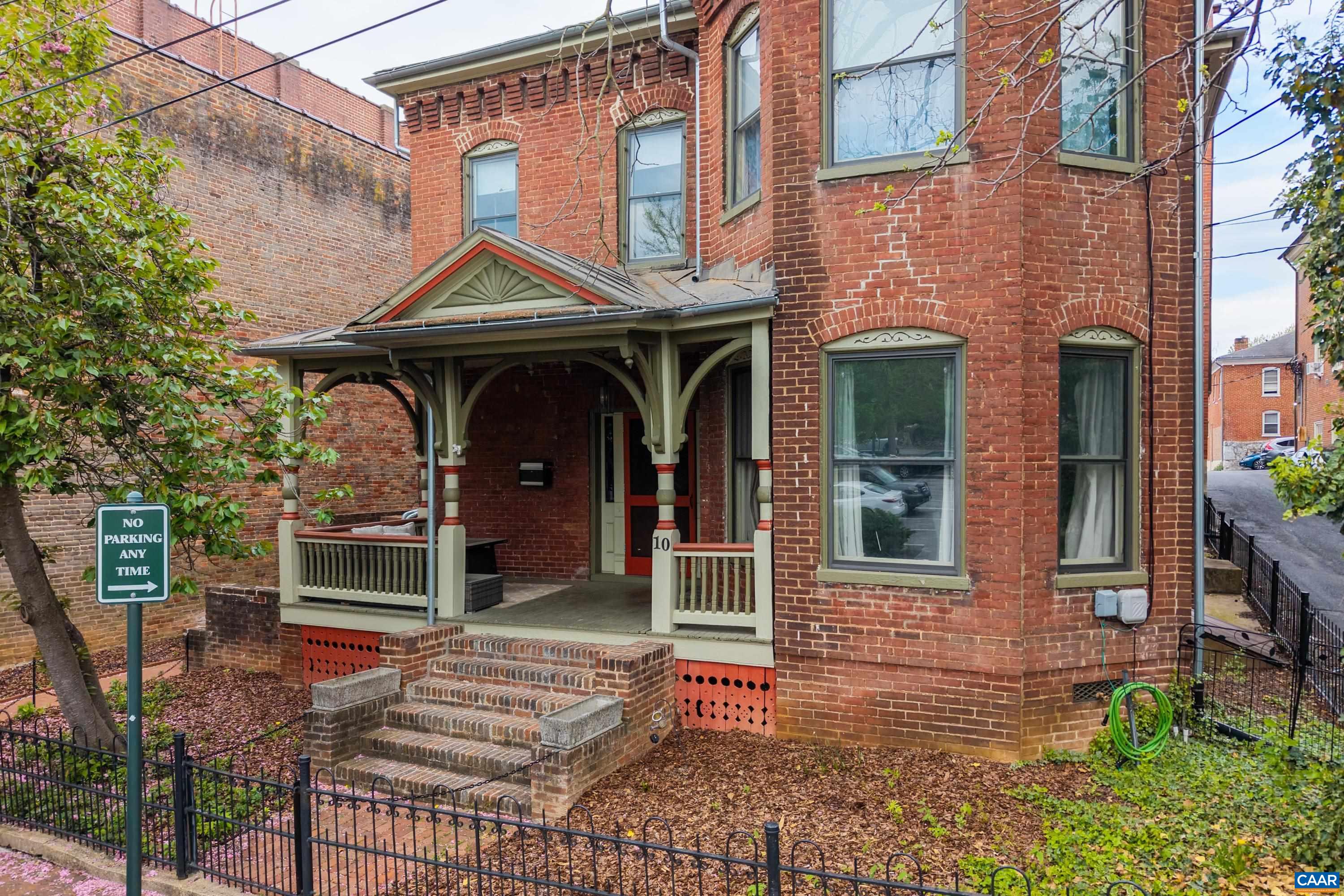 10 N MARKET ST, STAUNTON, Virginia 24401, ,Residential,10 N MARKET ST,676088 MLS # 676088