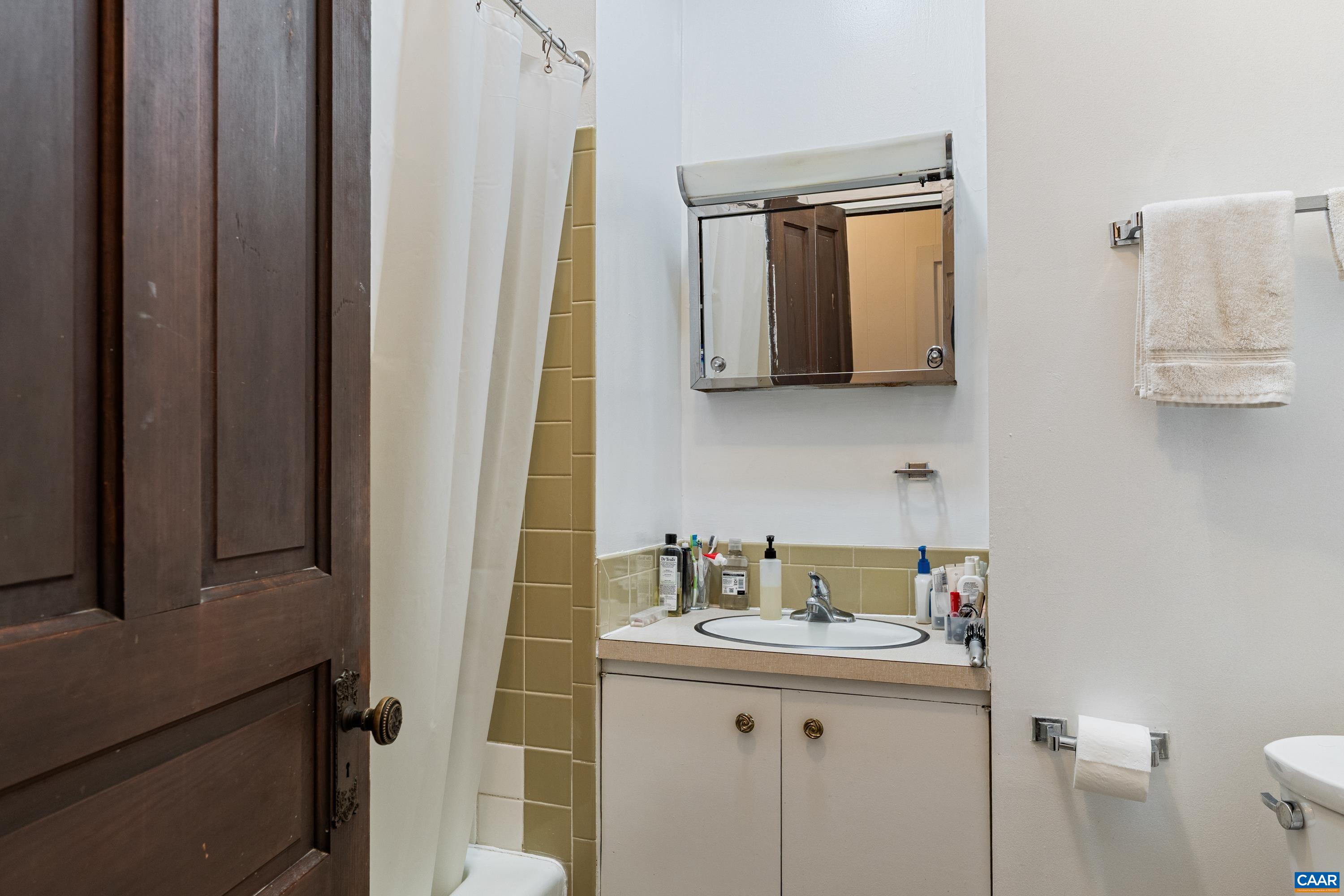 10 N MARKET ST, STAUNTON, Virginia 24401, ,Residential,10 N MARKET ST,676088 MLS # 676088