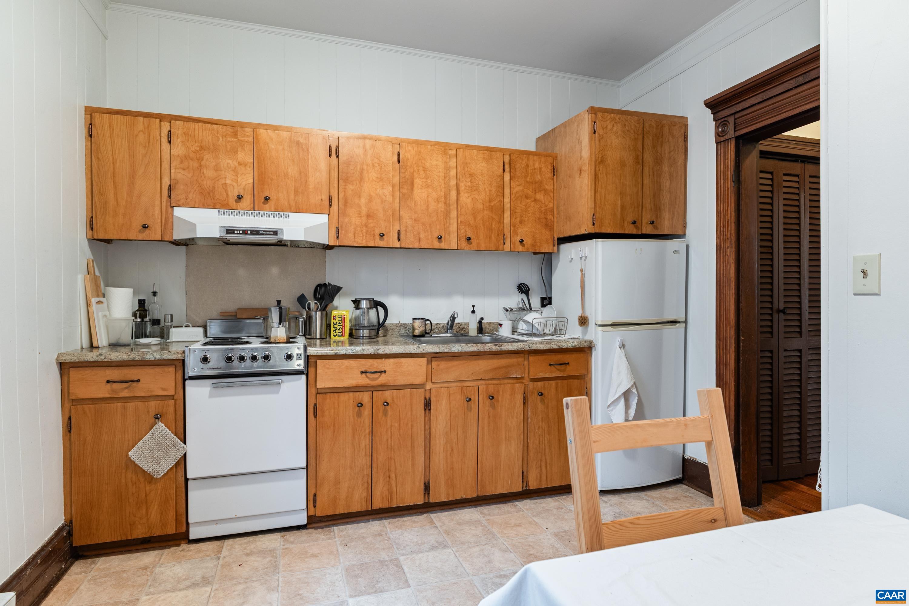 10 N MARKET ST, STAUNTON, Virginia 24401, ,Residential,10 N MARKET ST,676088 MLS # 676088