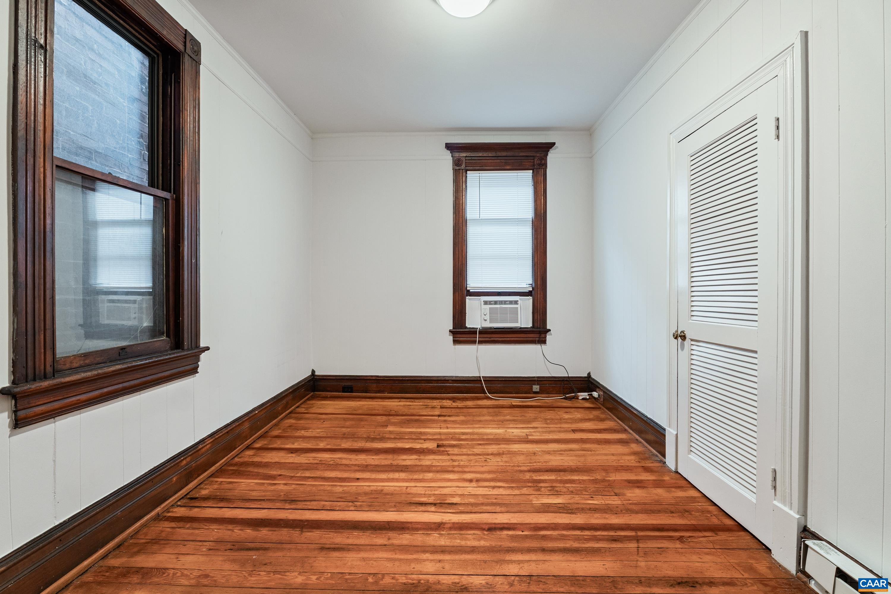 10 N MARKET ST, STAUNTON, Virginia 24401, ,Residential,10 N MARKET ST,676088 MLS # 676088