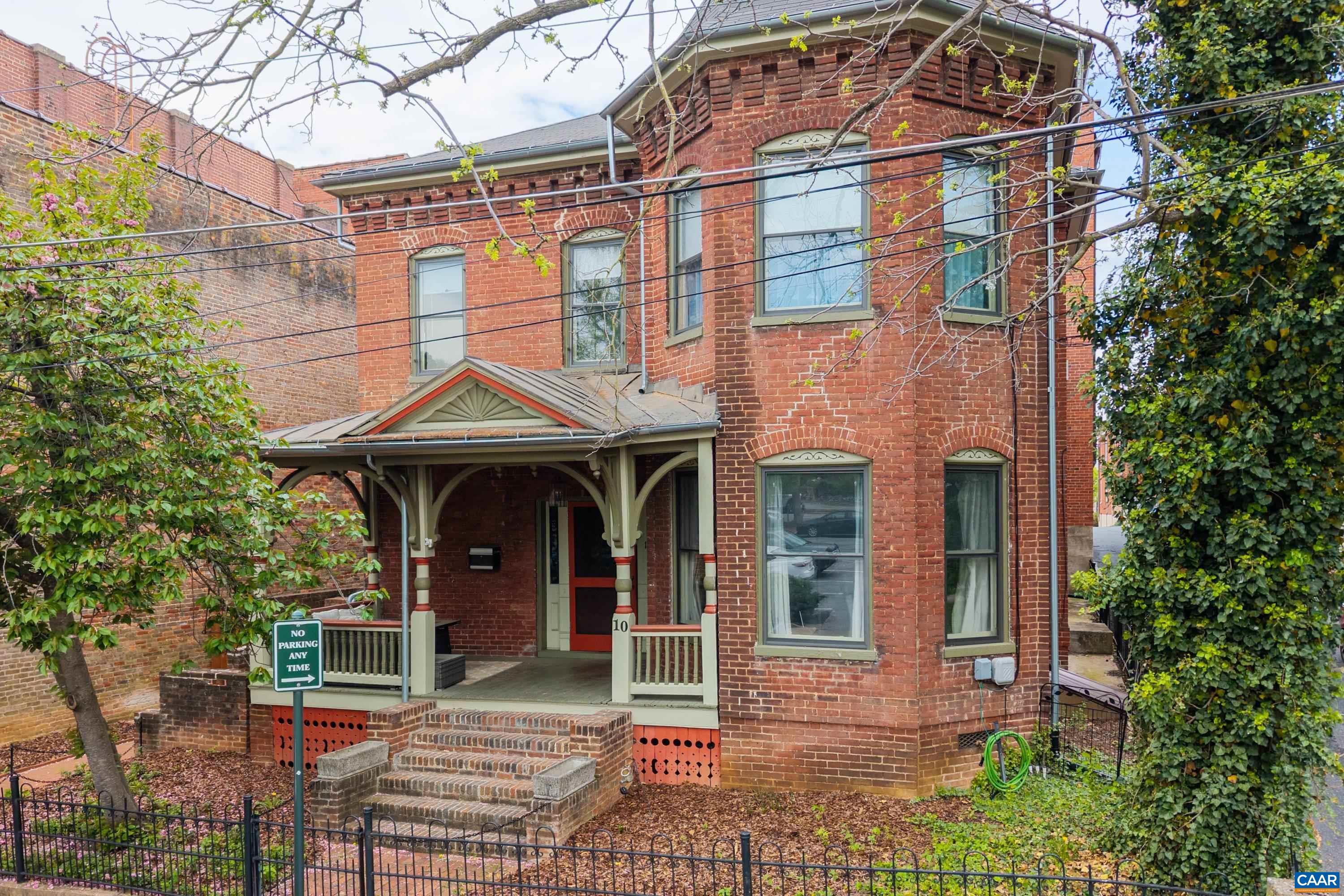 10 N MARKET ST, STAUNTON, Virginia 24401, ,Residential,10 N MARKET ST,676088 MLS # 676088