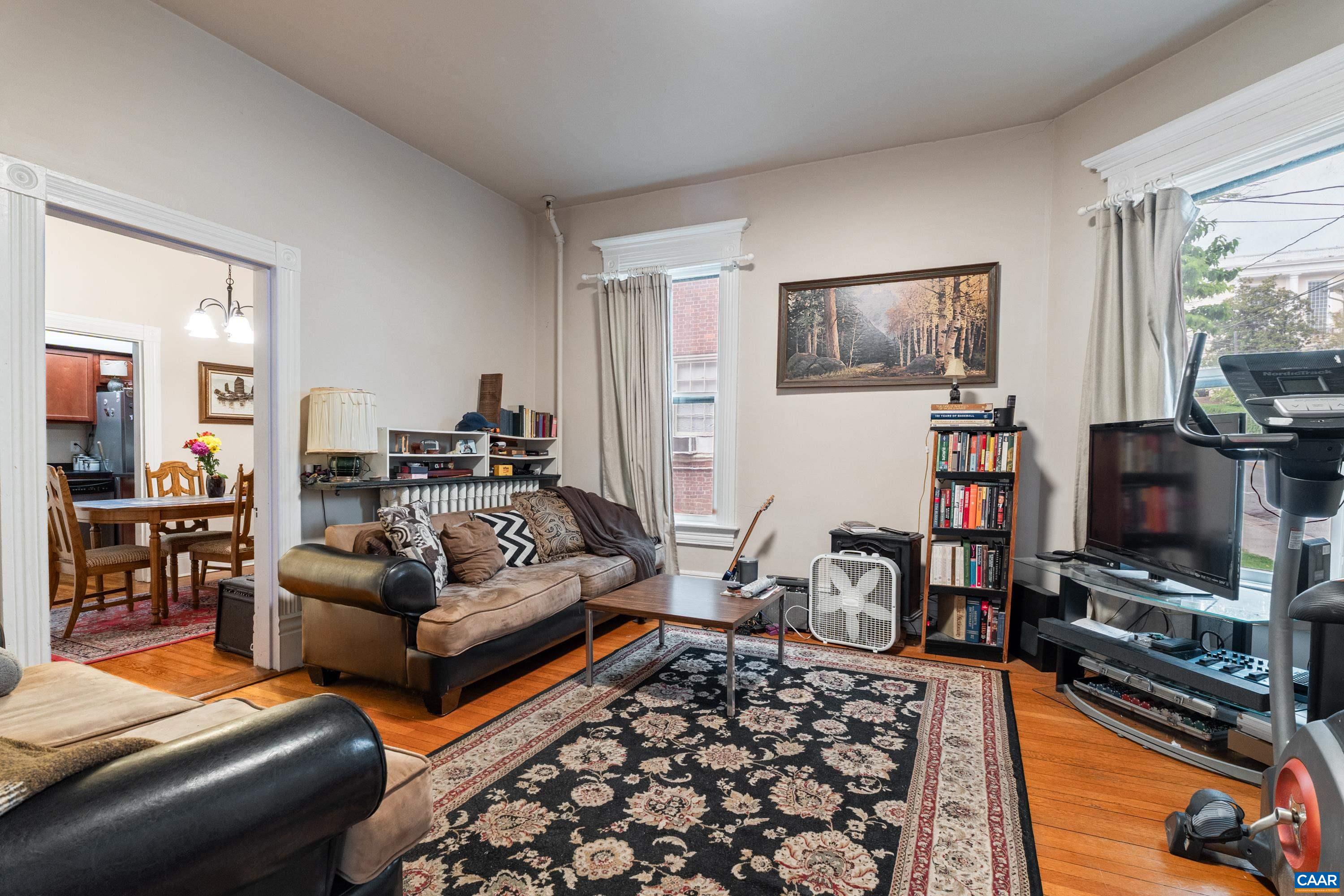 10 N MARKET ST, STAUNTON, Virginia 24401, ,Residential,10 N MARKET ST,676088 MLS # 676088