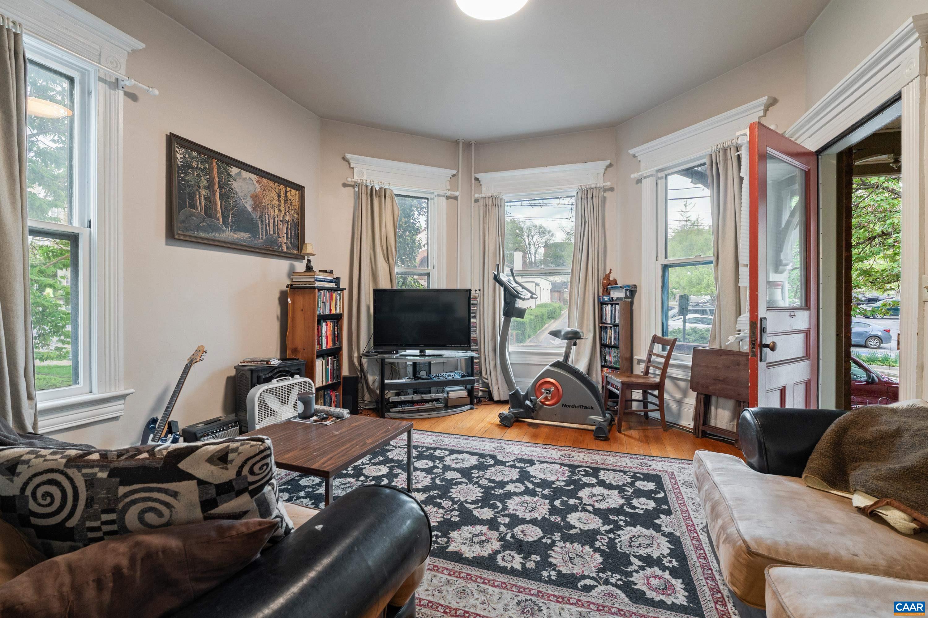 10 N MARKET ST, STAUNTON, Virginia 24401, ,Residential,10 N MARKET ST,676088 MLS # 676088