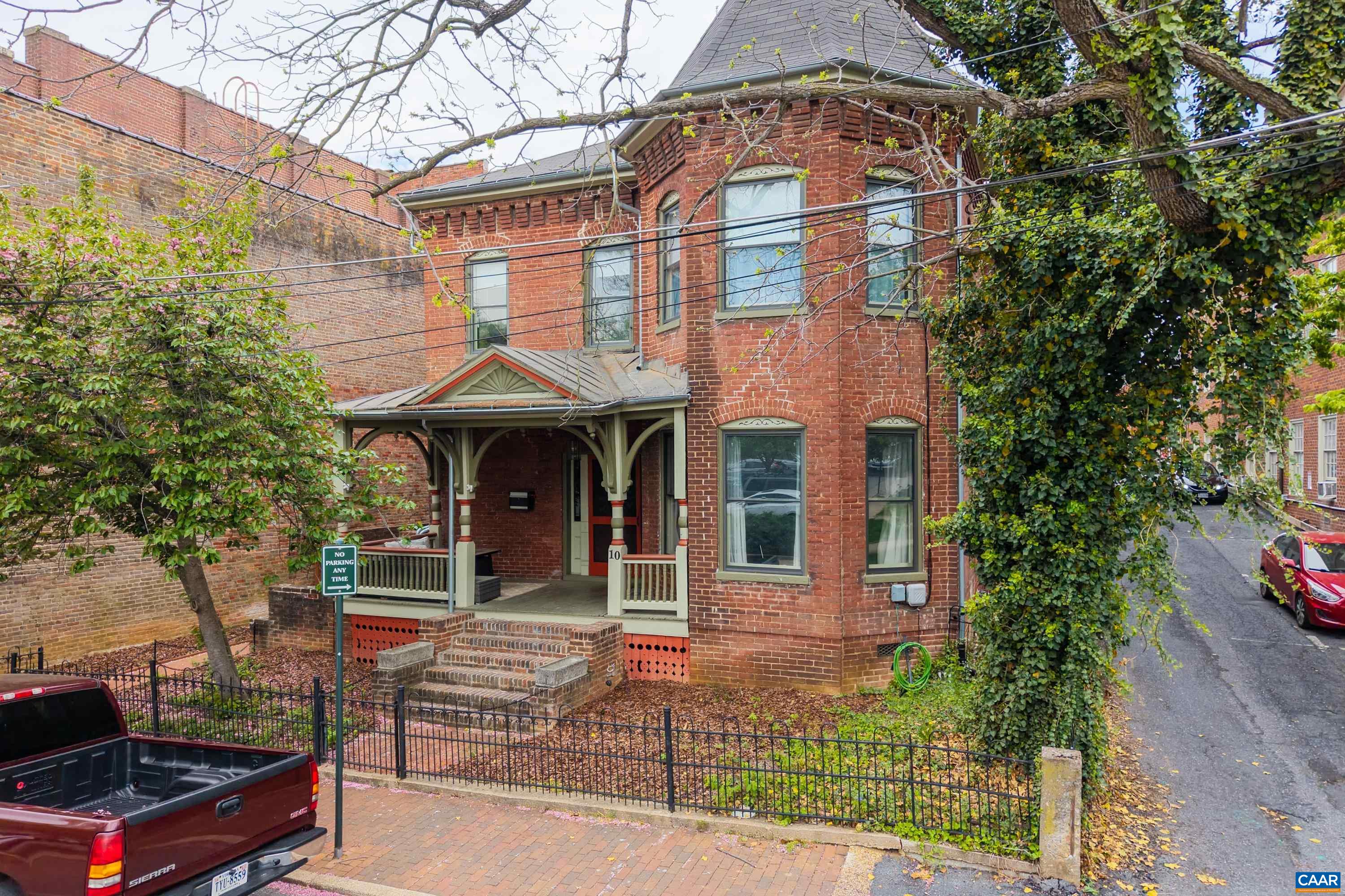 10 N MARKET ST, STAUNTON, Virginia 24401, ,Residential,10 N MARKET ST,676088 MLS # 676088