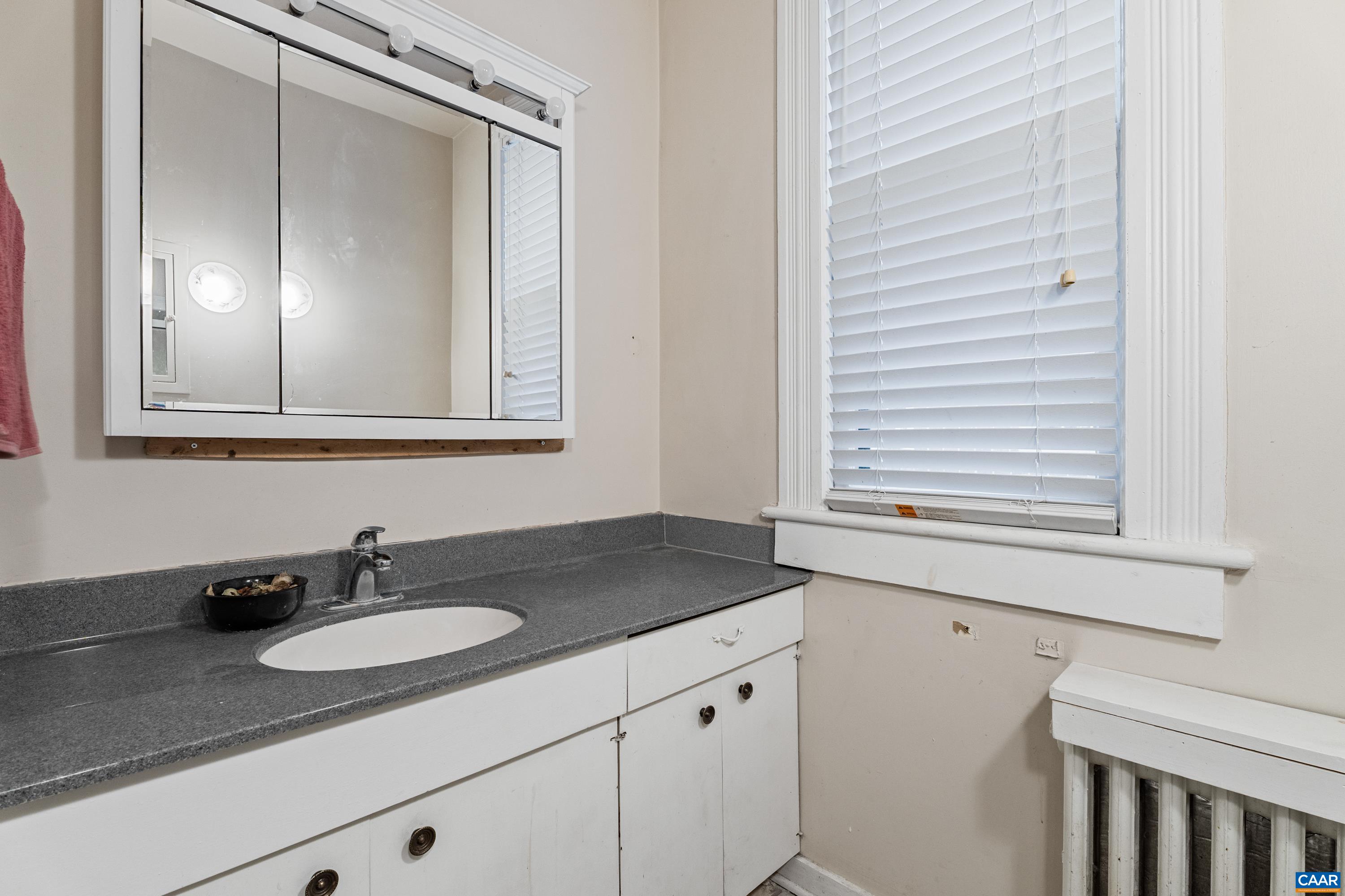 10 N MARKET ST, STAUNTON, Virginia 24401, ,Residential,10 N MARKET ST,676088 MLS # 676088