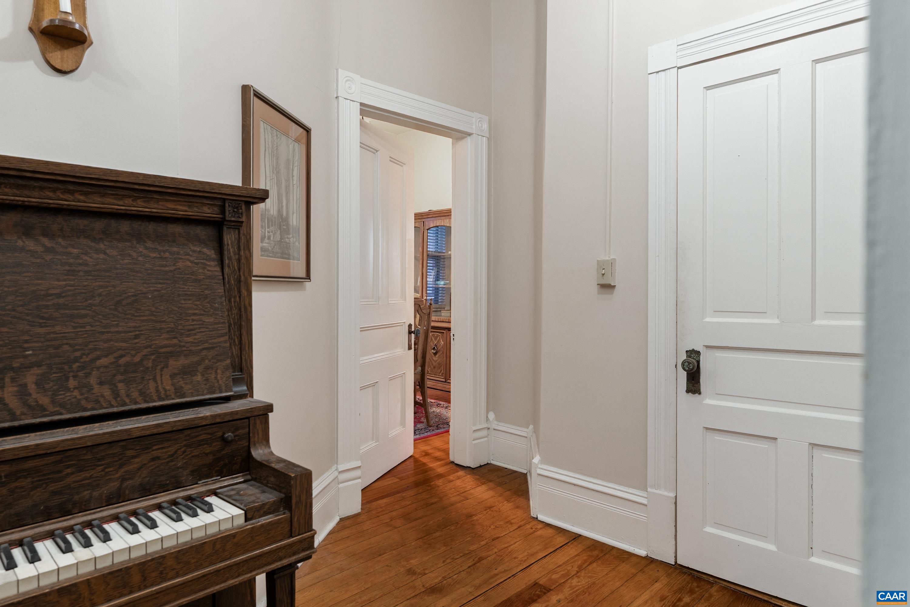 10 N MARKET ST, STAUNTON, Virginia 24401, ,Residential,10 N MARKET ST,676088 MLS # 676088