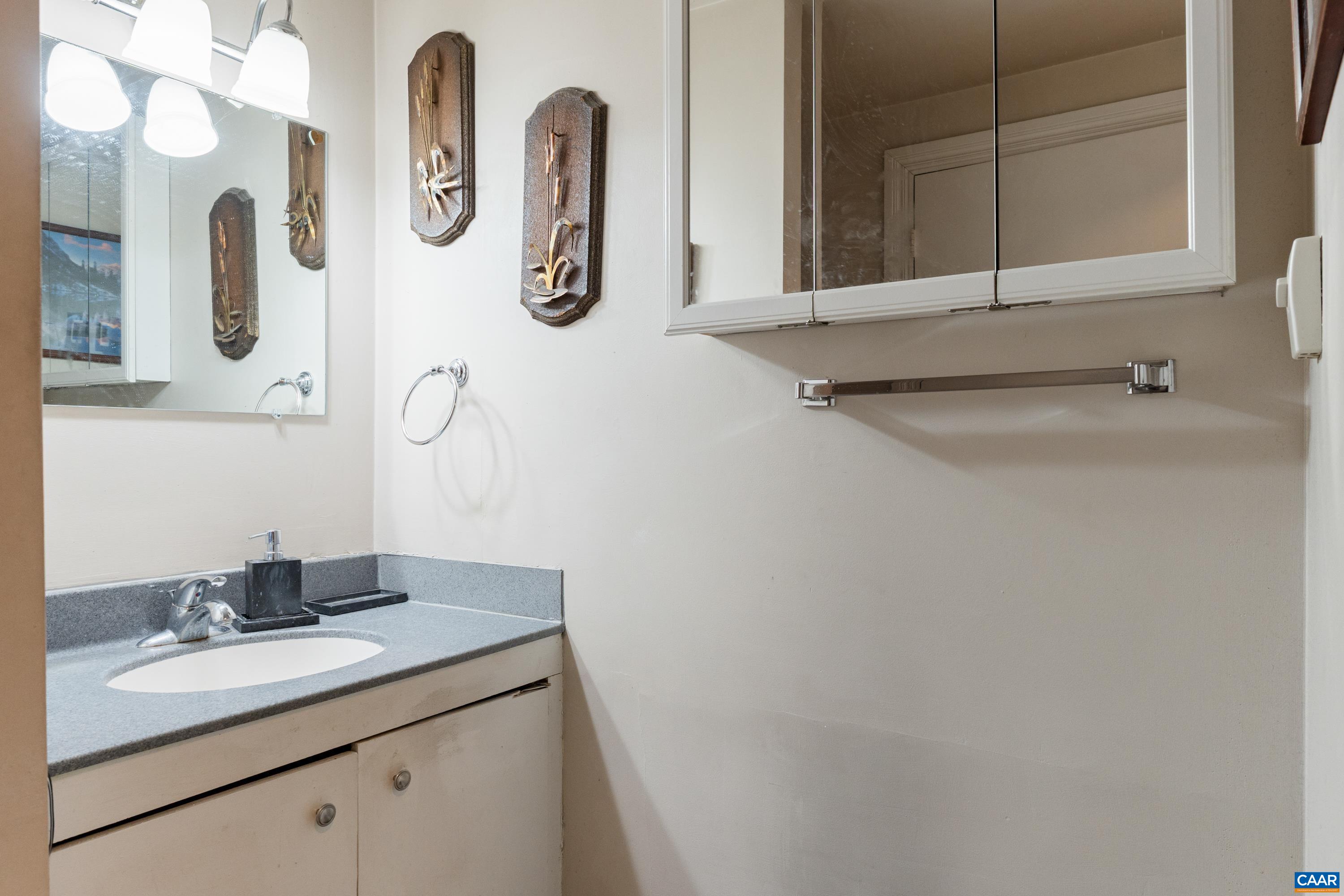 10 N MARKET ST, STAUNTON, Virginia 24401, ,Residential,10 N MARKET ST,676088 MLS # 676088