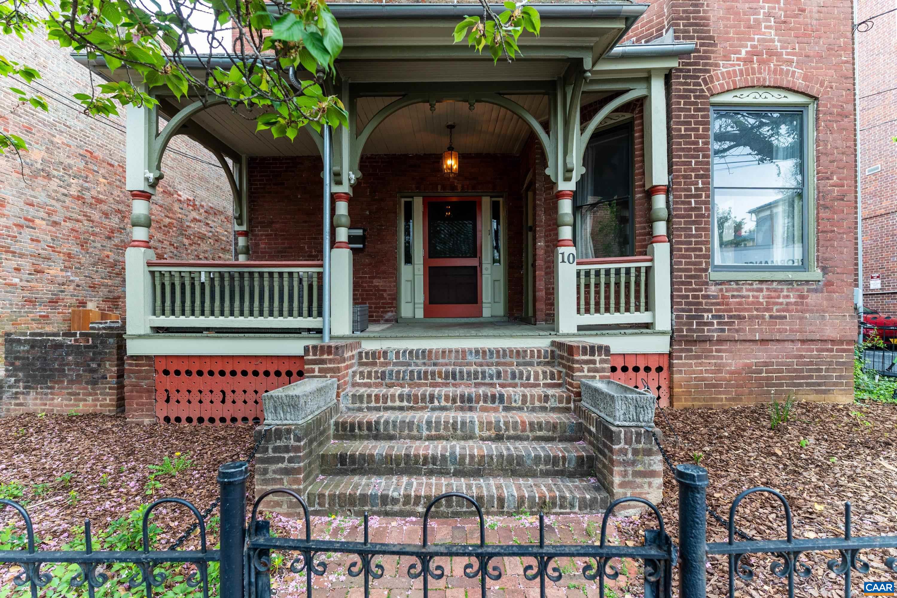 10 N MARKET ST, STAUNTON, Virginia 24401, ,Residential,10 N MARKET ST,676088 MLS # 676088