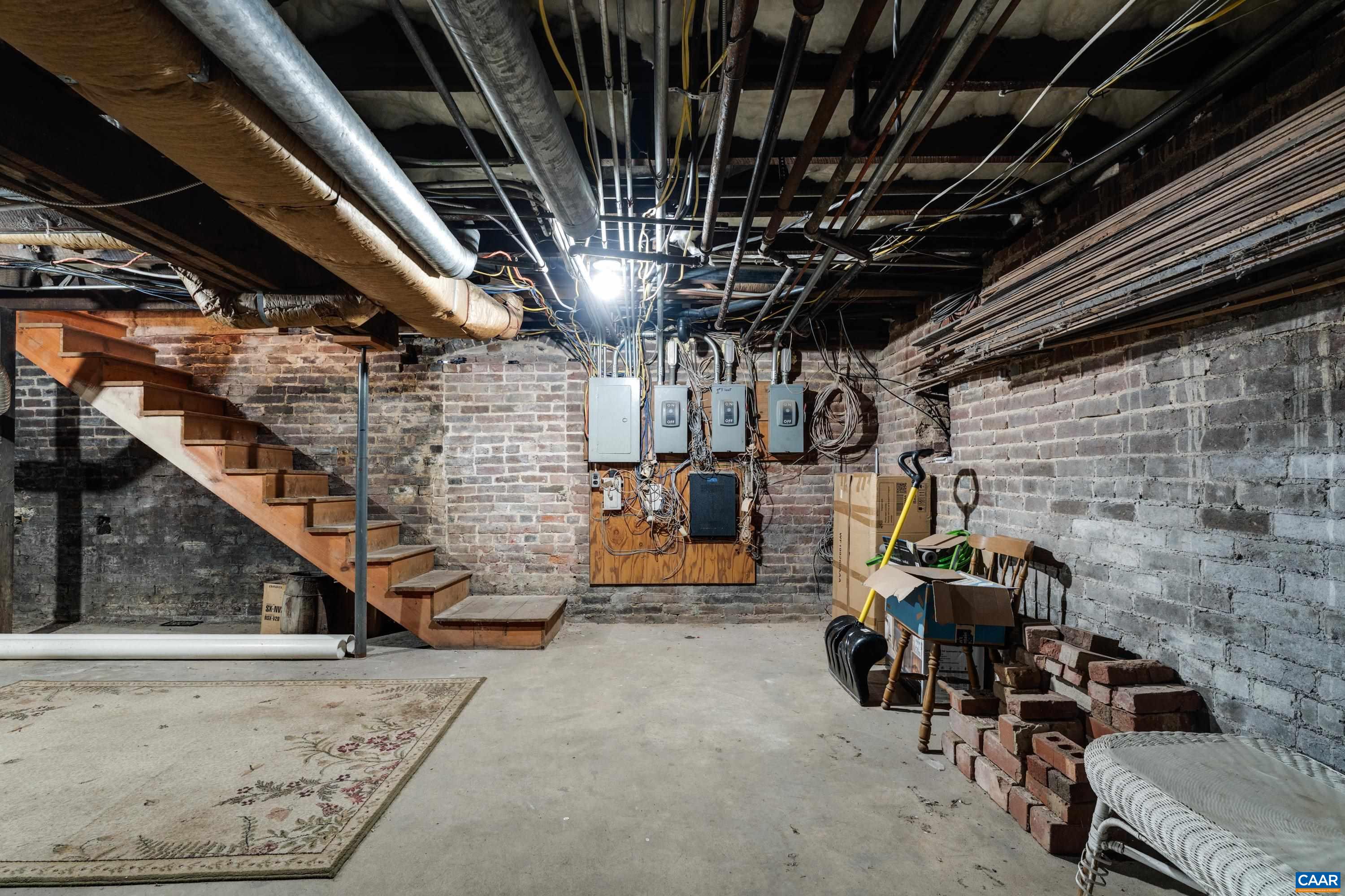 10 N MARKET ST, STAUNTON, Virginia 24401, ,Residential,10 N MARKET ST,676088 MLS # 676088