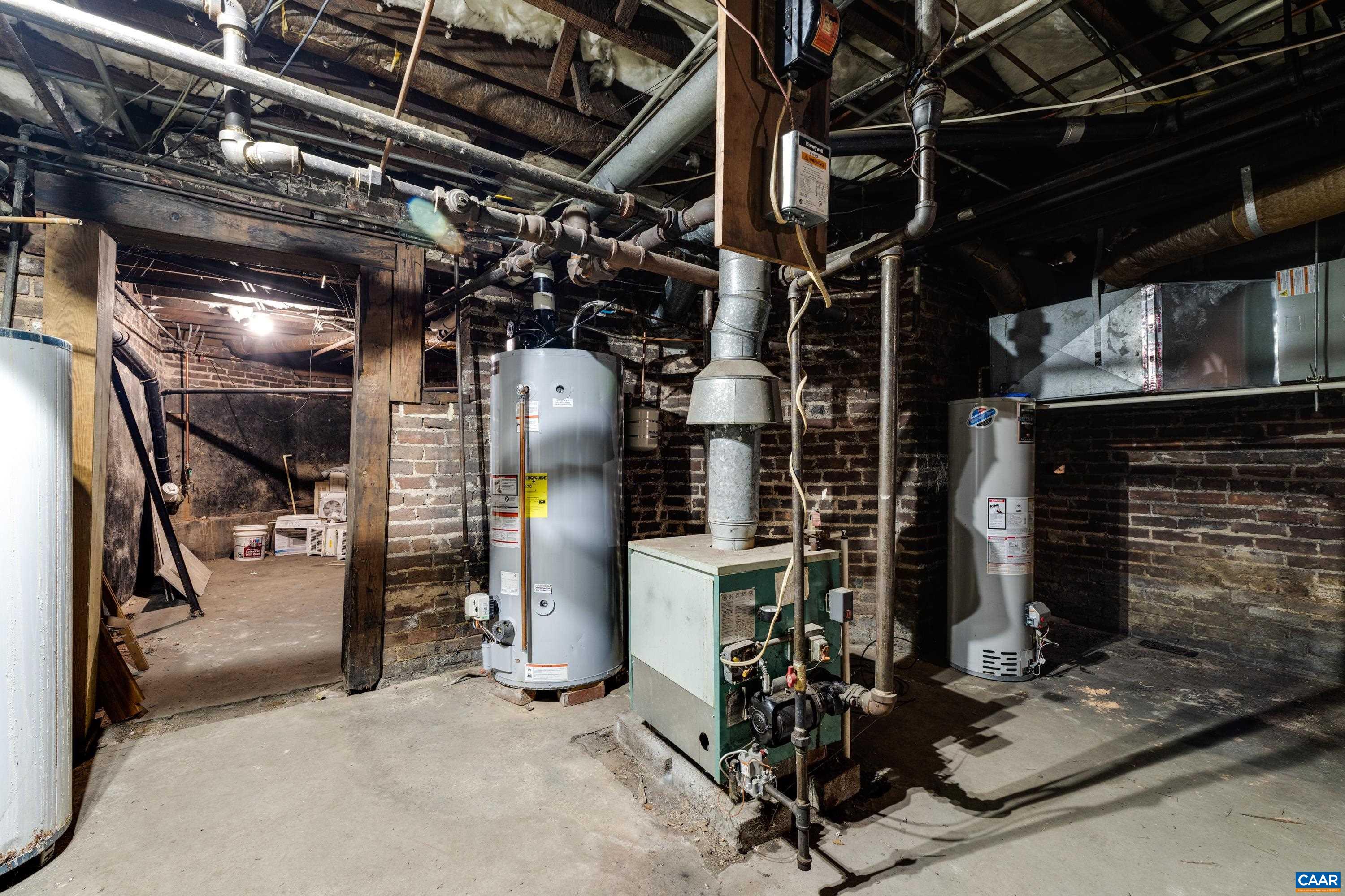 10 N MARKET ST, STAUNTON, Virginia 24401, ,Residential,10 N MARKET ST,676088 MLS # 676088