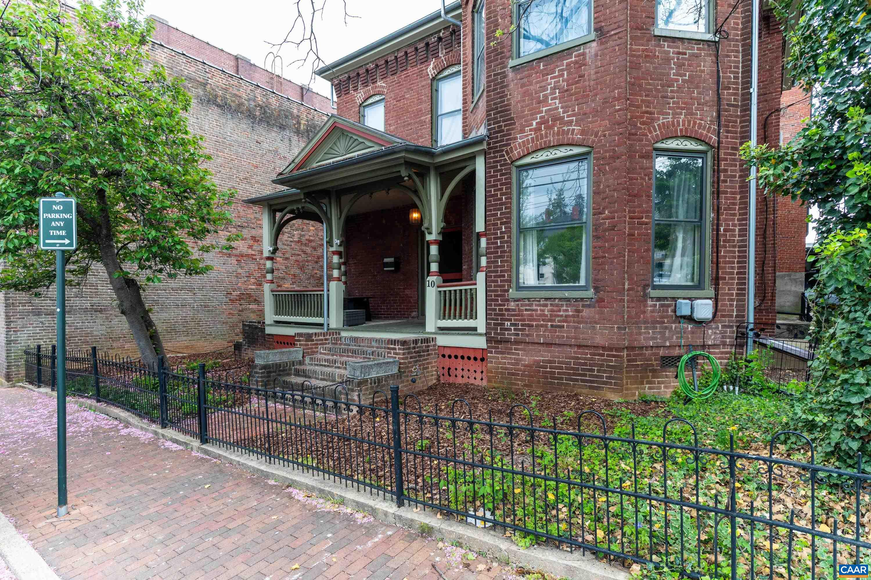 10 N MARKET ST, STAUNTON, Virginia 24401, ,Residential,10 N MARKET ST,676088 MLS # 676088