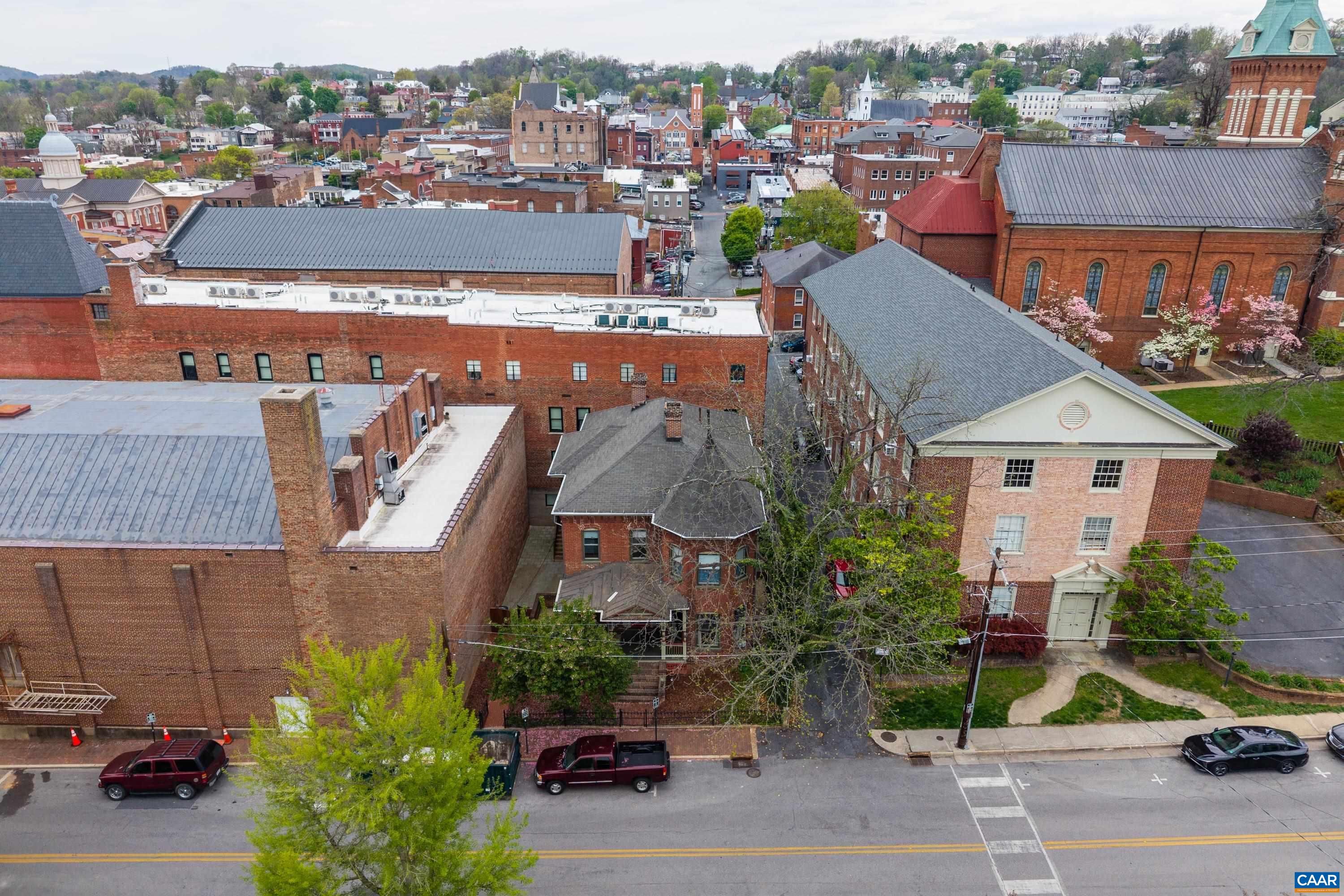 10 N MARKET ST, STAUNTON, Virginia 24401, ,Residential,10 N MARKET ST,676088 MLS # 676088