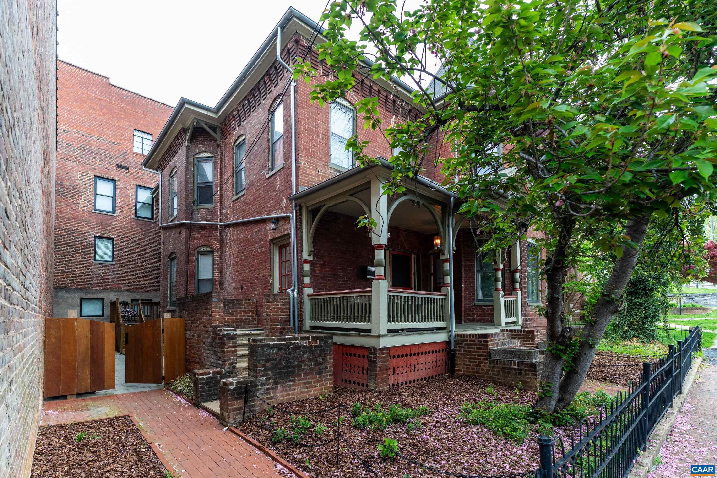 10 N MARKET ST, STAUNTON, Virginia 24401, ,Residential,10 N MARKET ST,676088 MLS # 676088