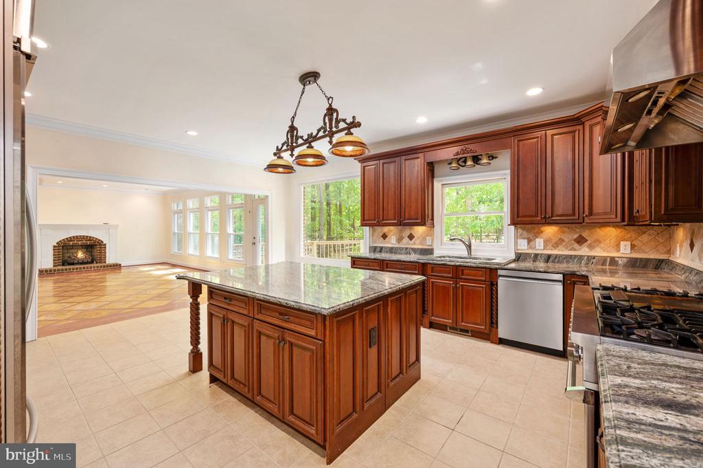 11326 FAWN LAKE PKWY, SPOTSYLVANIA, Virginia 22551, 5 Bedrooms Bedrooms, ,4 BathroomsBathrooms,Residential,FAWN LAKE,11326 FAWN LAKE PKWY,VASP2041082 MLS # VASP2041082