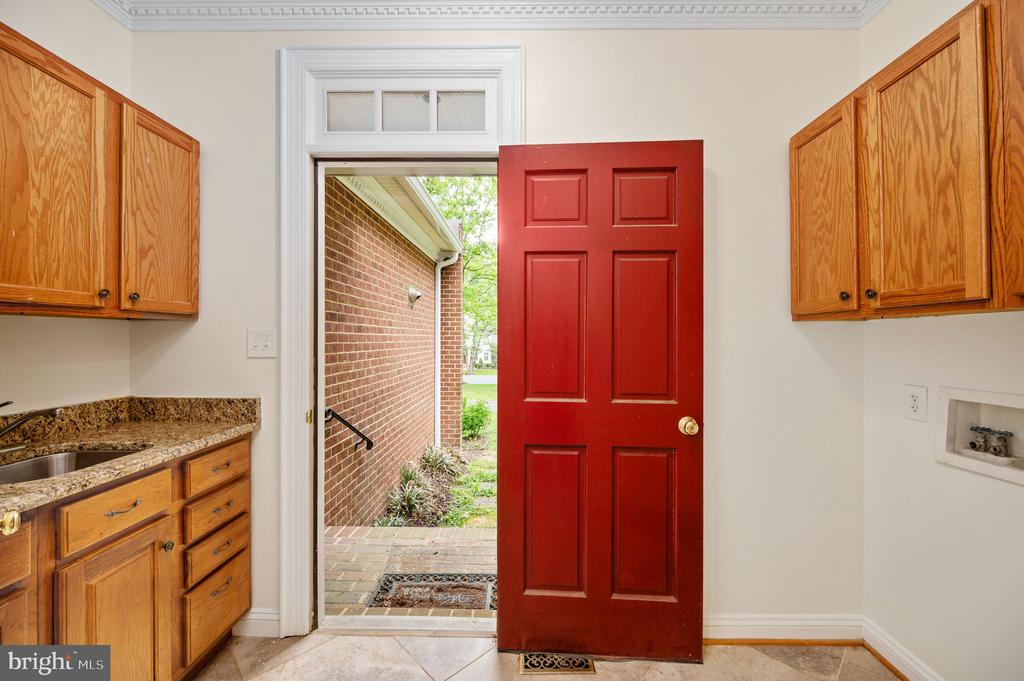 11326 FAWN LAKE PKWY, SPOTSYLVANIA, Virginia 22551, 5 Bedrooms Bedrooms, ,4 BathroomsBathrooms,Residential,FAWN LAKE,11326 FAWN LAKE PKWY,VASP2041082 MLS # VASP2041082