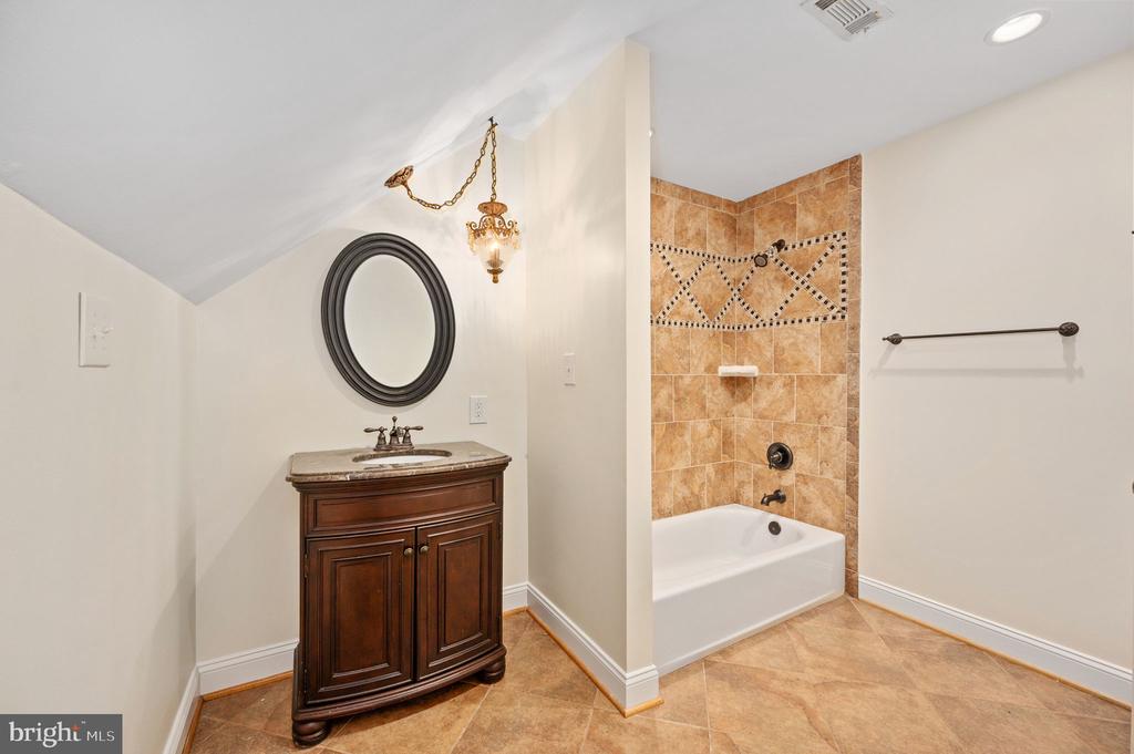 11326 FAWN LAKE PKWY, SPOTSYLVANIA, Virginia 22551, 5 Bedrooms Bedrooms, ,4 BathroomsBathrooms,Residential,FAWN LAKE,11326 FAWN LAKE PKWY,VASP2041082 MLS # VASP2041082