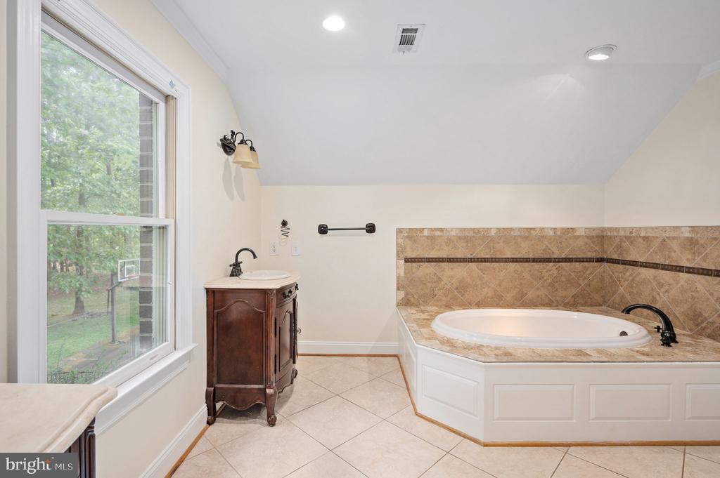 11326 FAWN LAKE PKWY, SPOTSYLVANIA, Virginia 22551, 5 Bedrooms Bedrooms, ,4 BathroomsBathrooms,Residential,FAWN LAKE,11326 FAWN LAKE PKWY,VASP2041082 MLS # VASP2041082