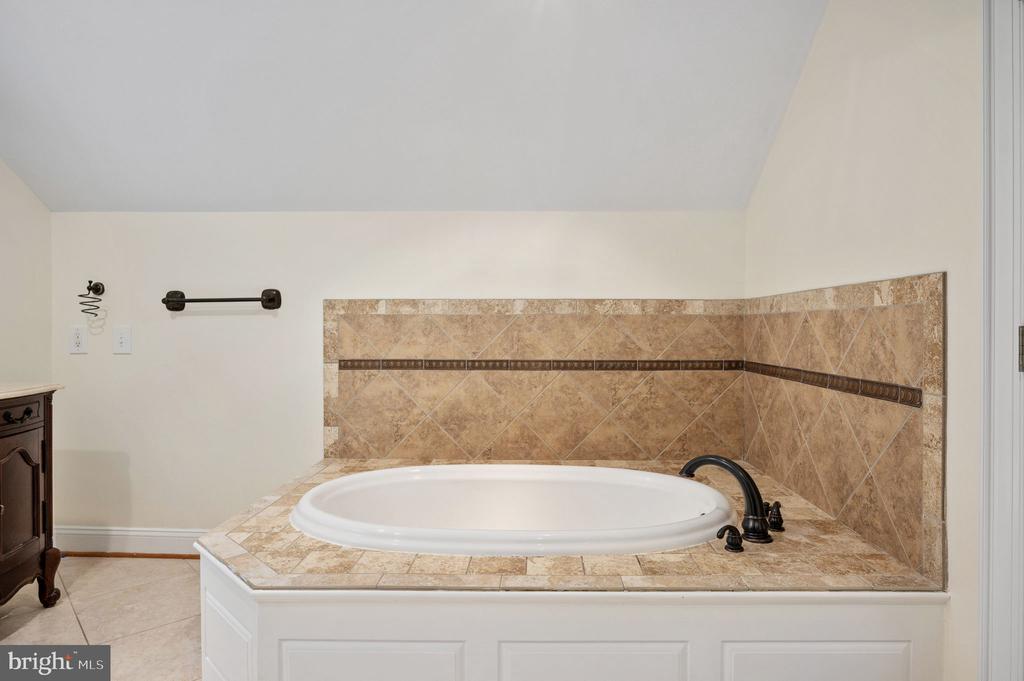 11326 FAWN LAKE PKWY, SPOTSYLVANIA, Virginia 22551, 5 Bedrooms Bedrooms, ,4 BathroomsBathrooms,Residential,FAWN LAKE,11326 FAWN LAKE PKWY,VASP2041082 MLS # VASP2041082