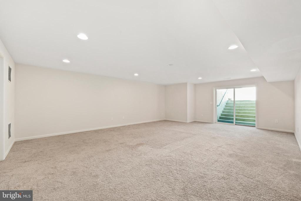 1725 HUDGINS FARM CIR, FREDERICKSBURG, Virginia 22408, 5 Bedrooms Bedrooms, ,4 BathroomsBathrooms,Residential,1725 HUDGINS FARM CIR,VASP2041076 MLS # VASP2041076