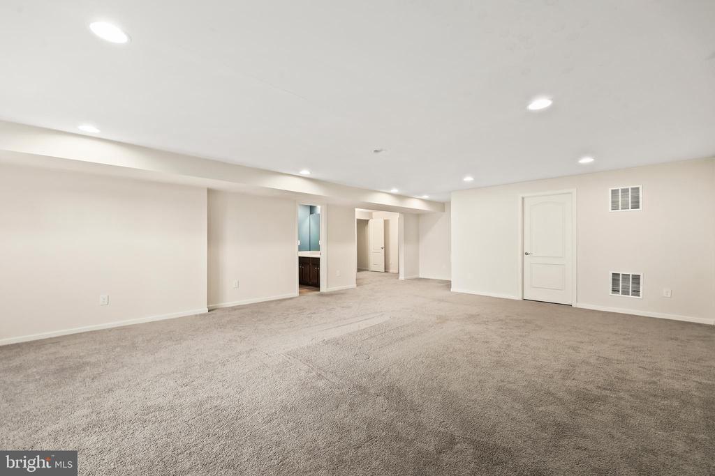 1725 HUDGINS FARM CIR, FREDERICKSBURG, Virginia 22408, 5 Bedrooms Bedrooms, ,4 BathroomsBathrooms,Residential,1725 HUDGINS FARM CIR,VASP2041076 MLS # VASP2041076