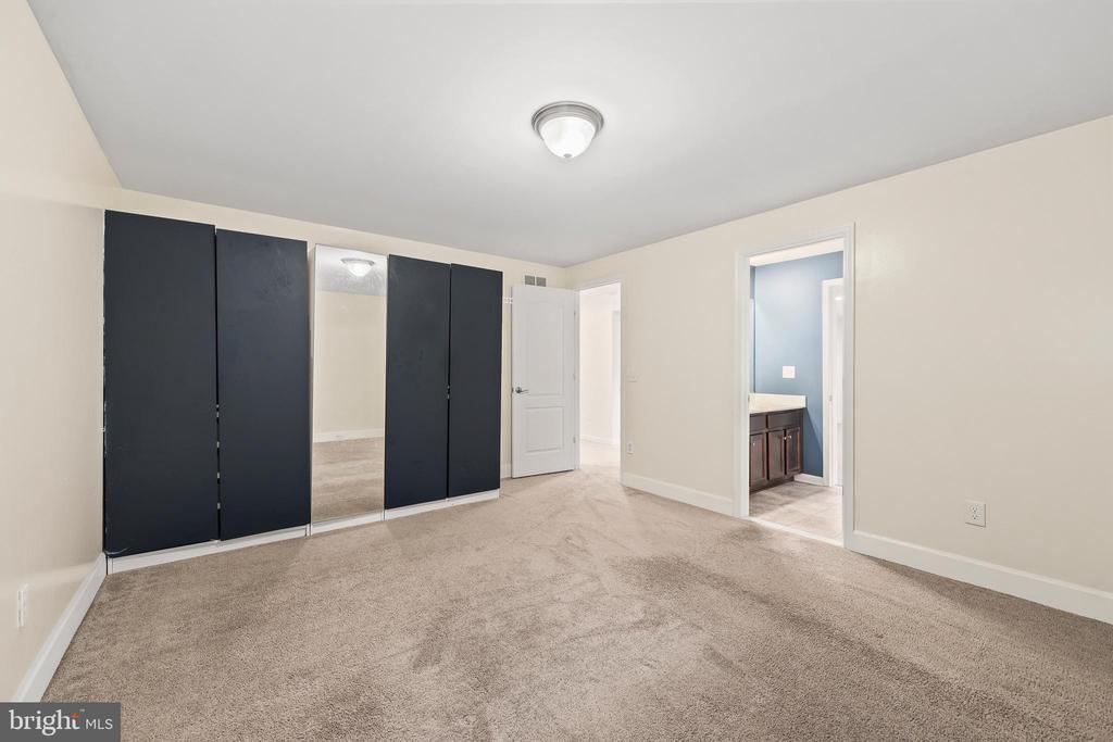 1725 HUDGINS FARM CIR, FREDERICKSBURG, Virginia 22408, 5 Bedrooms Bedrooms, ,4 BathroomsBathrooms,Residential,1725 HUDGINS FARM CIR,VASP2041076 MLS # VASP2041076