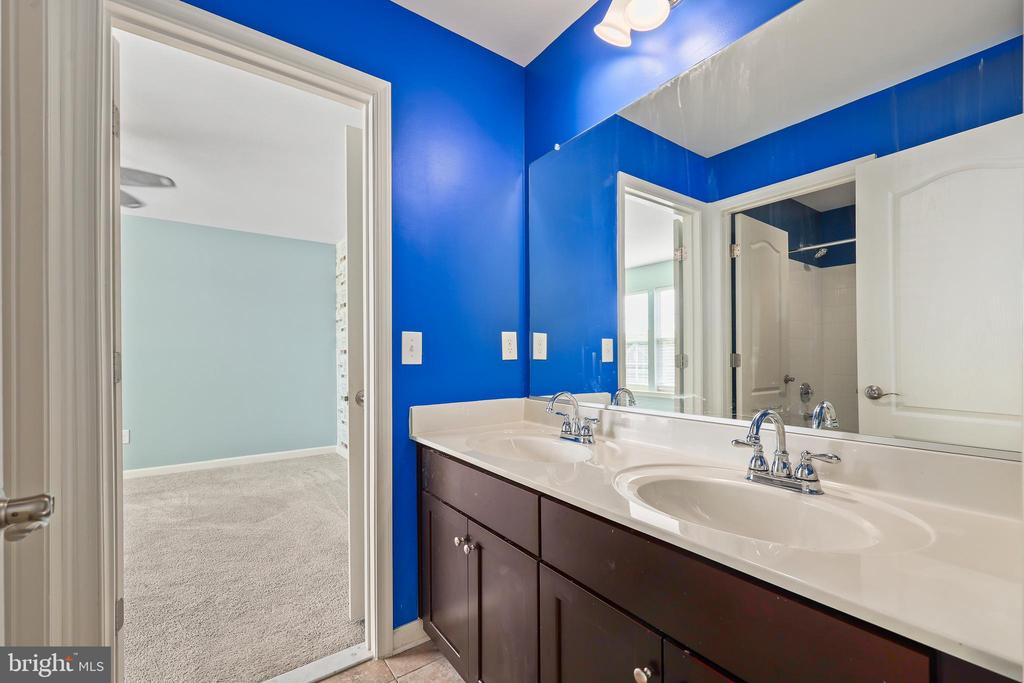 1725 HUDGINS FARM CIR, FREDERICKSBURG, Virginia 22408, 5 Bedrooms Bedrooms, ,4 BathroomsBathrooms,Residential,1725 HUDGINS FARM CIR,VASP2041076 MLS # VASP2041076