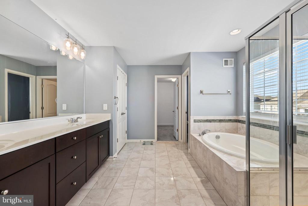 1725 HUDGINS FARM CIR, FREDERICKSBURG, Virginia 22408, 5 Bedrooms Bedrooms, ,4 BathroomsBathrooms,Residential,1725 HUDGINS FARM CIR,VASP2041076 MLS # VASP2041076