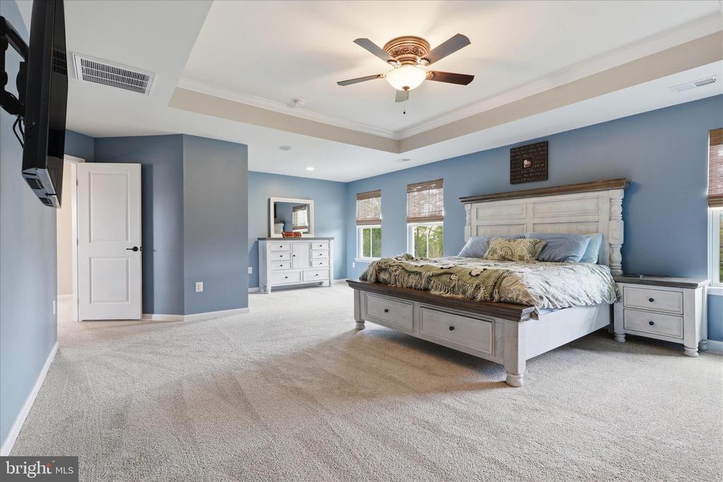 7804 HERMITAGE DR, FREDERICKSBURG, Virginia 22407, 6 Bedrooms Bedrooms, ,5 BathroomsBathrooms,Residential,7804 HERMITAGE DR,VASP2041174 MLS # VASP2041174