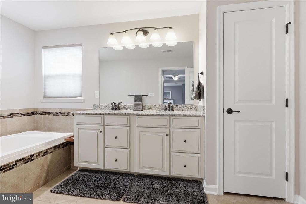 7804 HERMITAGE DR, FREDERICKSBURG, Virginia 22407, 6 Bedrooms Bedrooms, ,5 BathroomsBathrooms,Residential,7804 HERMITAGE DR,VASP2041174 MLS # VASP2041174