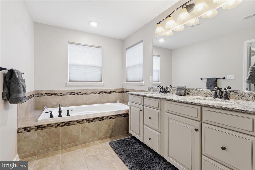 7804 HERMITAGE DR, FREDERICKSBURG, Virginia 22407, 6 Bedrooms Bedrooms, ,5 BathroomsBathrooms,Residential,7804 HERMITAGE DR,VASP2041174 MLS # VASP2041174