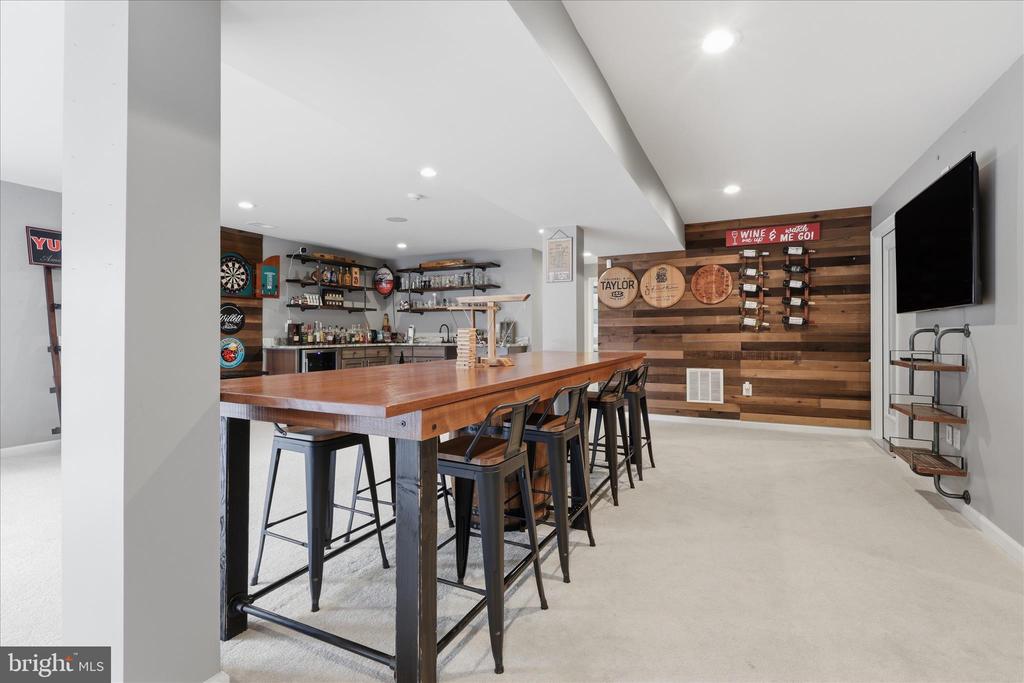 7804 HERMITAGE DR, FREDERICKSBURG, Virginia 22407, 6 Bedrooms Bedrooms, ,5 BathroomsBathrooms,Residential,7804 HERMITAGE DR,VASP2041174 MLS # VASP2041174