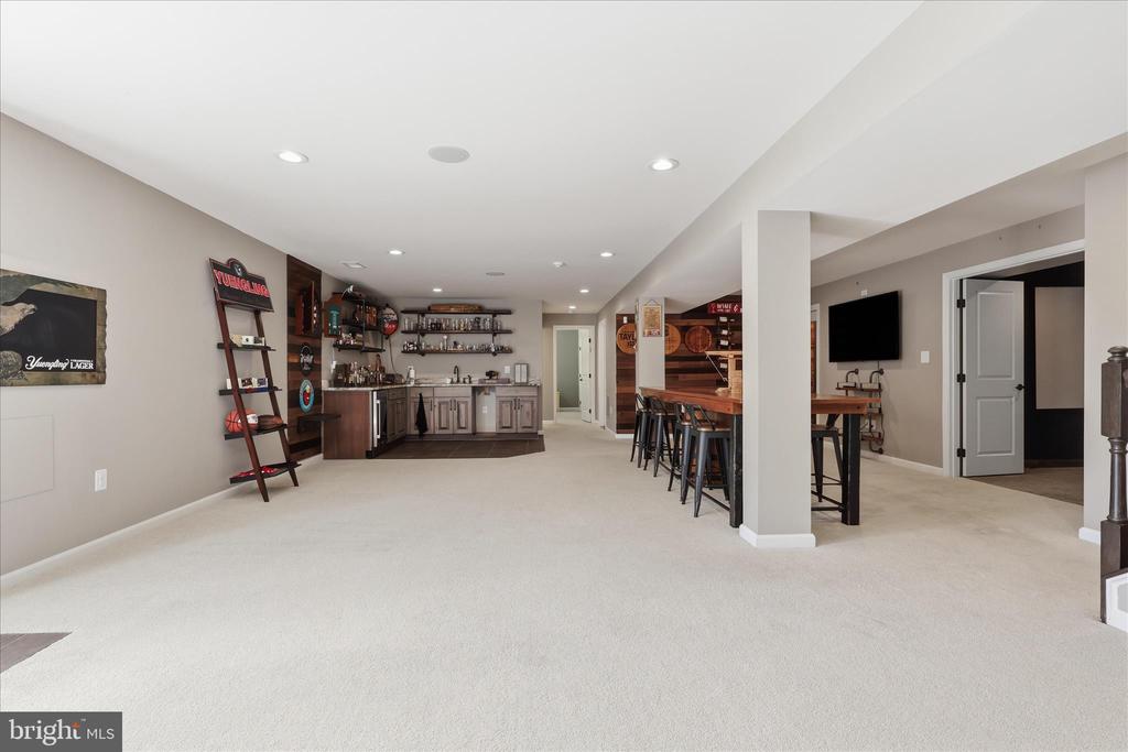 7804 HERMITAGE DR, FREDERICKSBURG, Virginia 22407, 6 Bedrooms Bedrooms, ,5 BathroomsBathrooms,Residential,7804 HERMITAGE DR,VASP2041174 MLS # VASP2041174