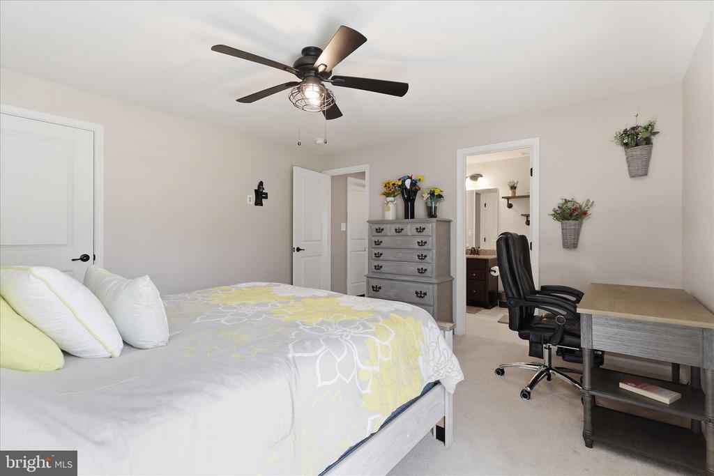 7804 HERMITAGE DR, FREDERICKSBURG, Virginia 22407, 6 Bedrooms Bedrooms, ,5 BathroomsBathrooms,Residential,7804 HERMITAGE DR,VASP2041174 MLS # VASP2041174